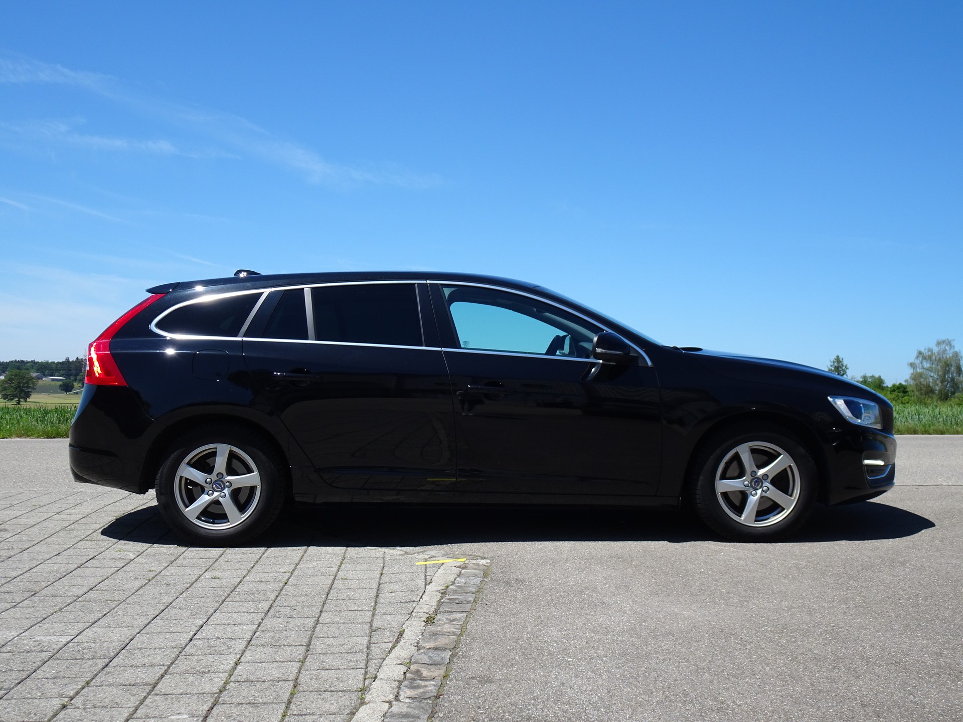 VOLVO V60 D4 Summum Geartronic-image-4