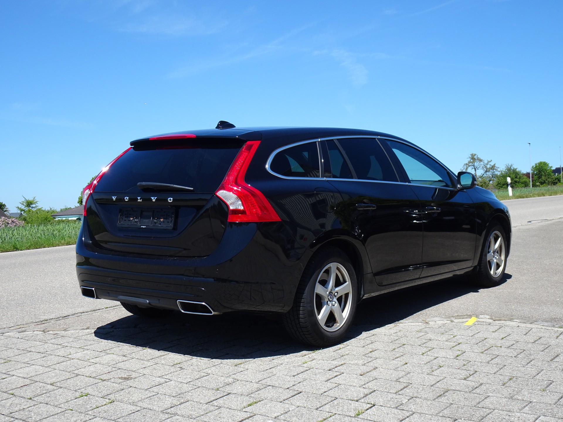 VOLVO V60 D4 Summum Geartronic-image-3