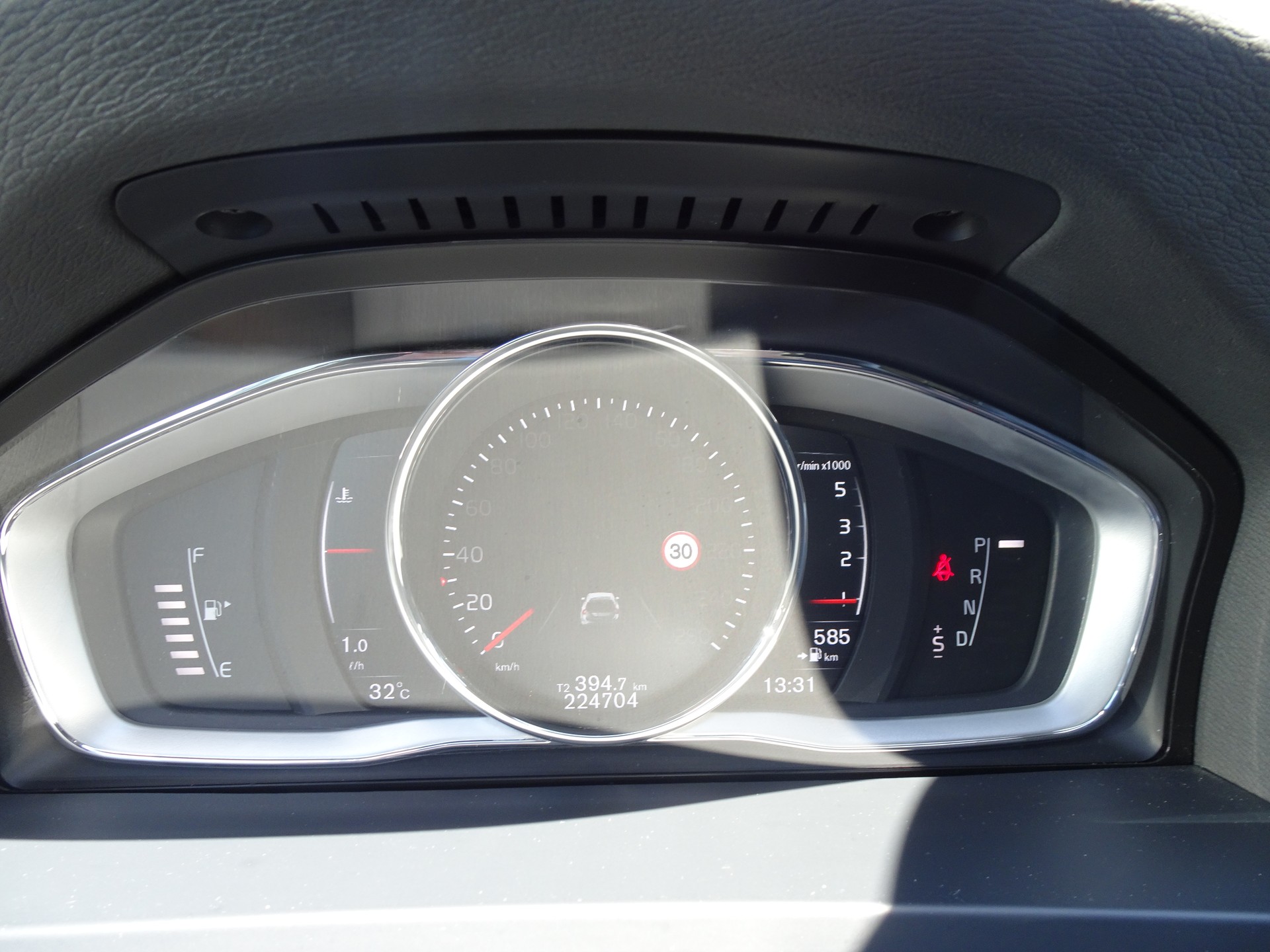 VOLVO V60 D4 Summum Geartronic-image-12