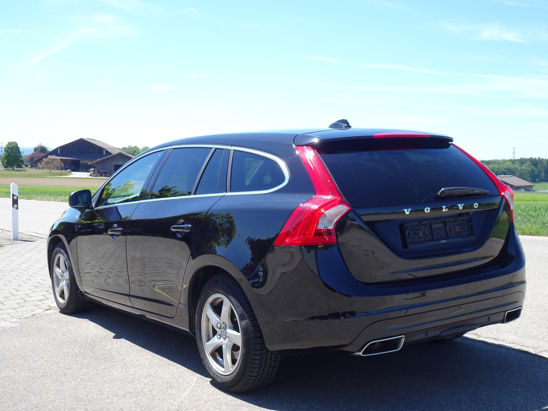 VOLVO V60 D4 Summum Geartronic-image-2