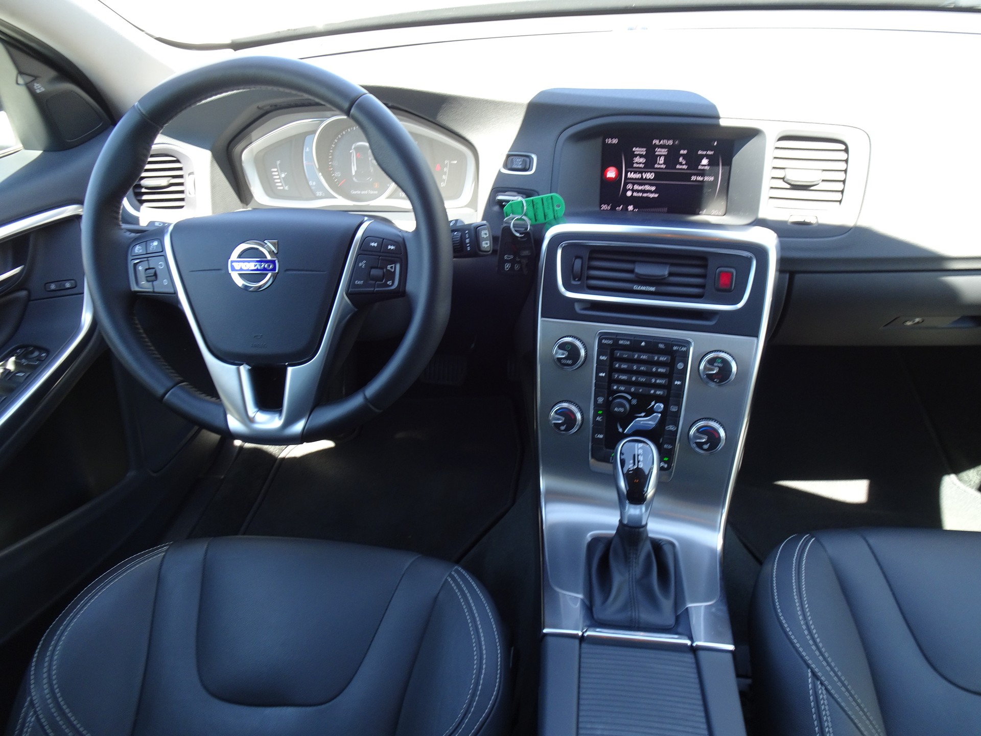 VOLVO V60 D4 Summum Geartronic-image-9