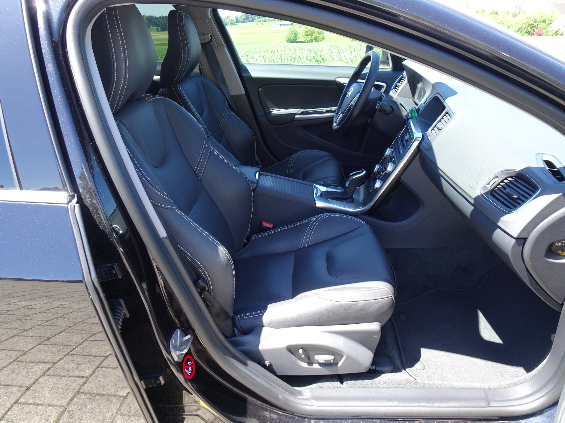 VOLVO V60 D4 Summum Geartronic-image-7