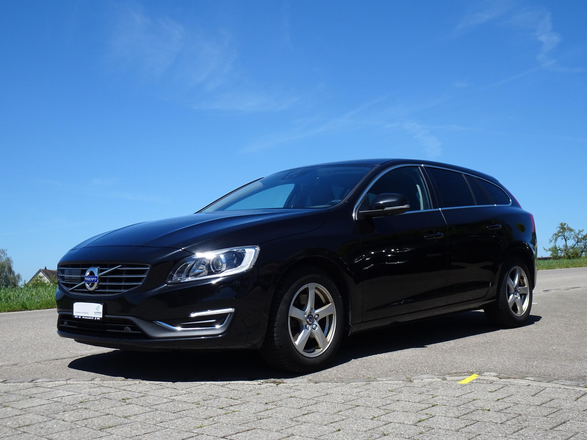 VOLVO V60 D4 Summum Geartronic-image-0