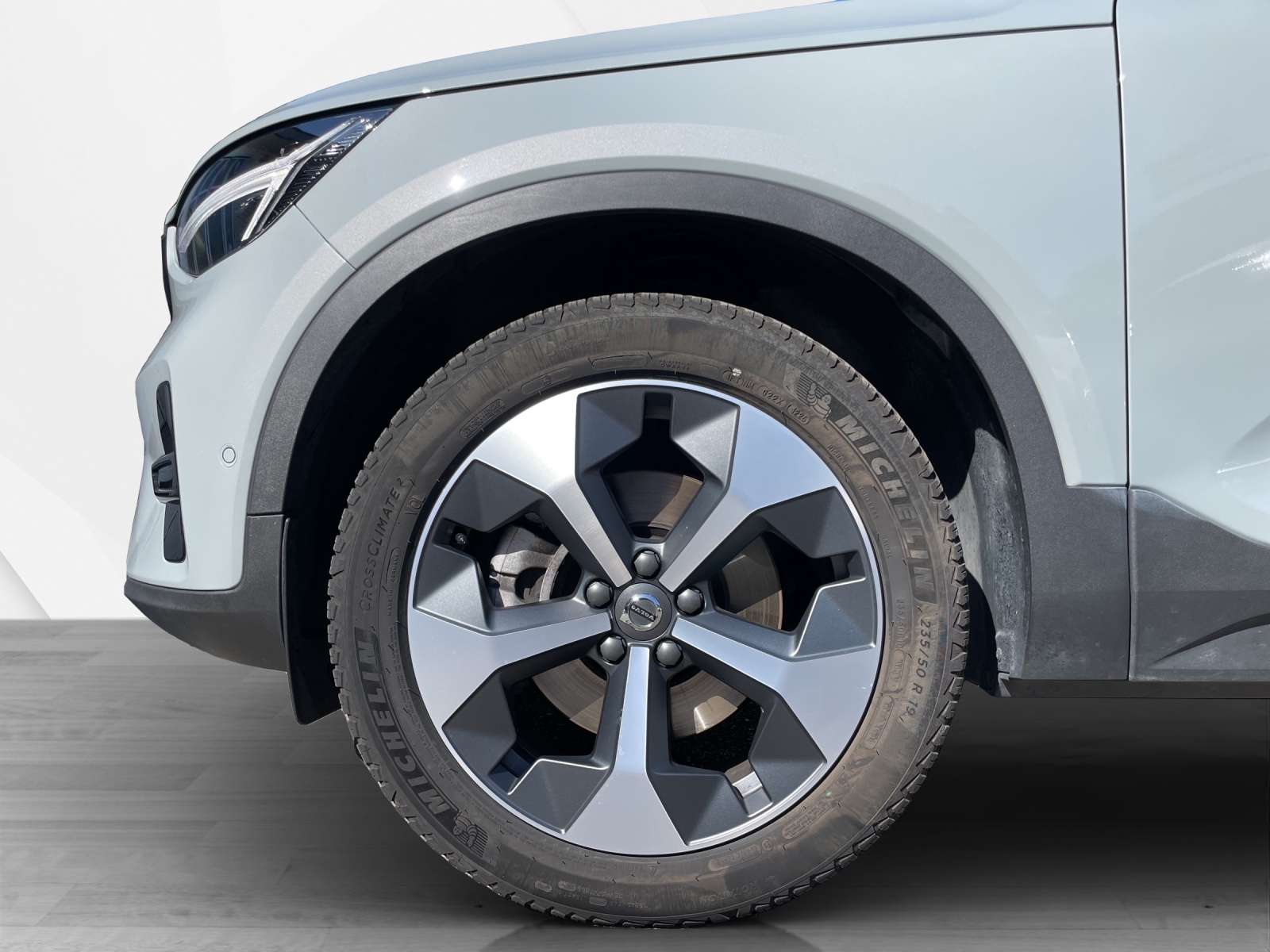 VOLVO XC40 2.0 B4 MH Plus Dark-image-8