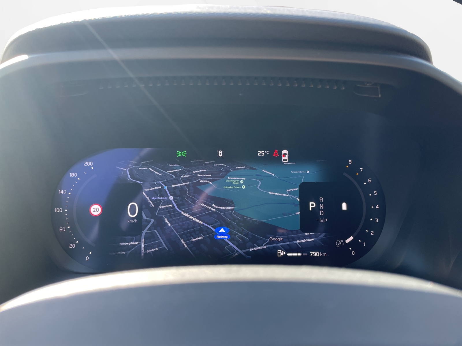 VOLVO XC40 2.0 B4 MH Plus Dark-image-15