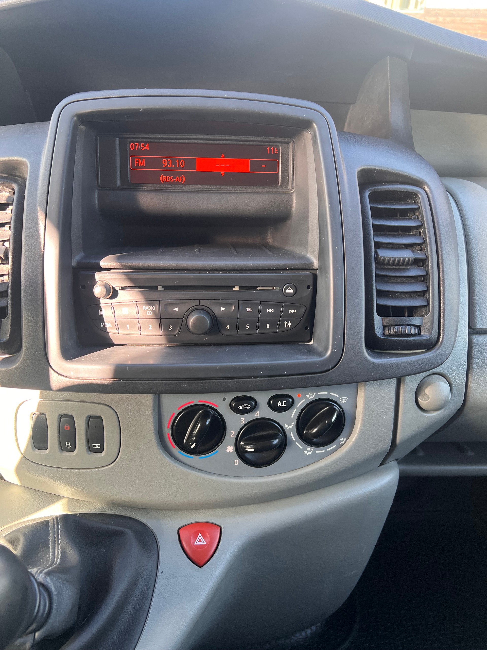 RENAULT Trafic 2.0 dCi 90 2.7t L1H1-image-9