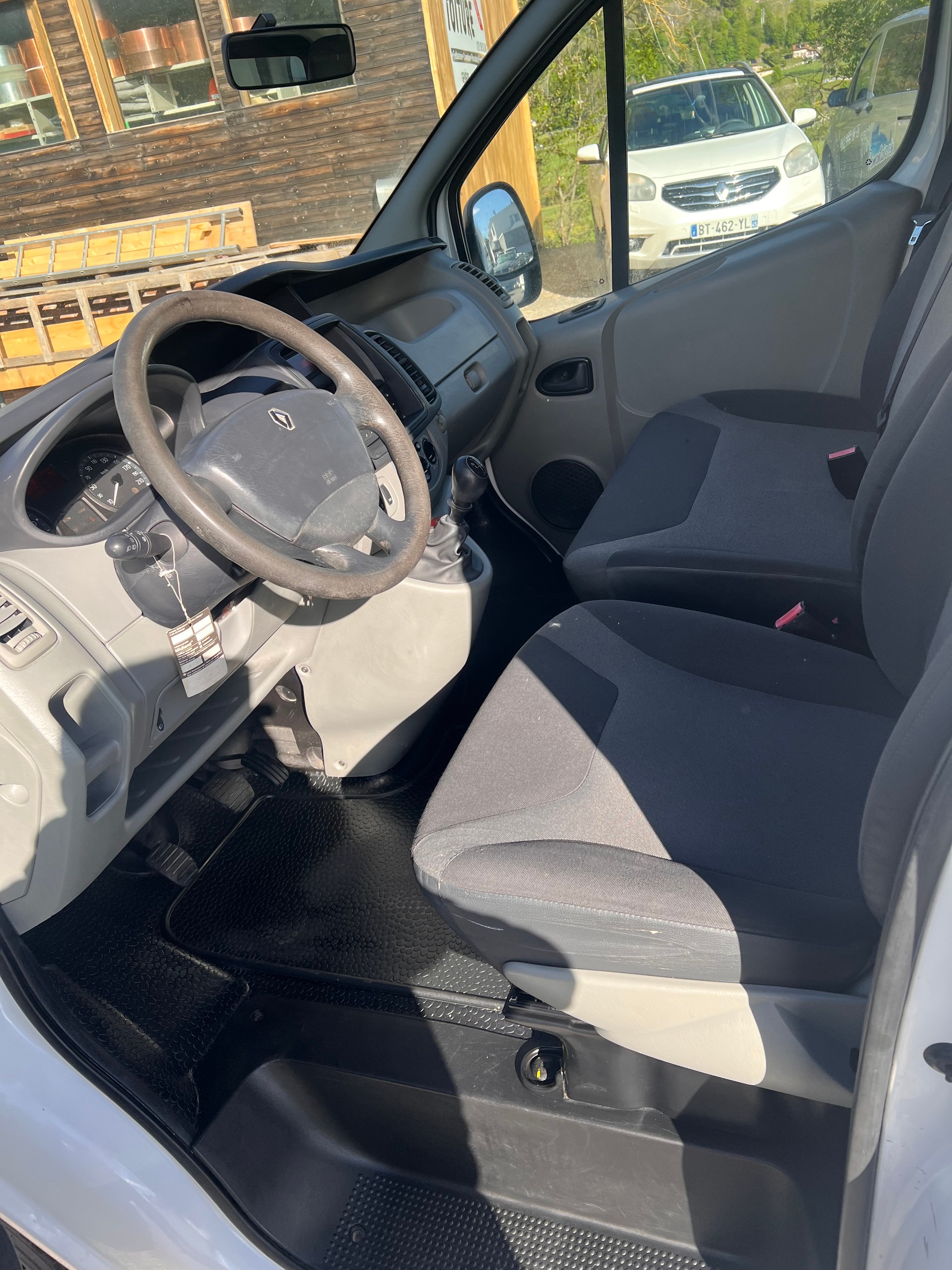 RENAULT Trafic 2.0 dCi 90 2.7t L1H1-image-8