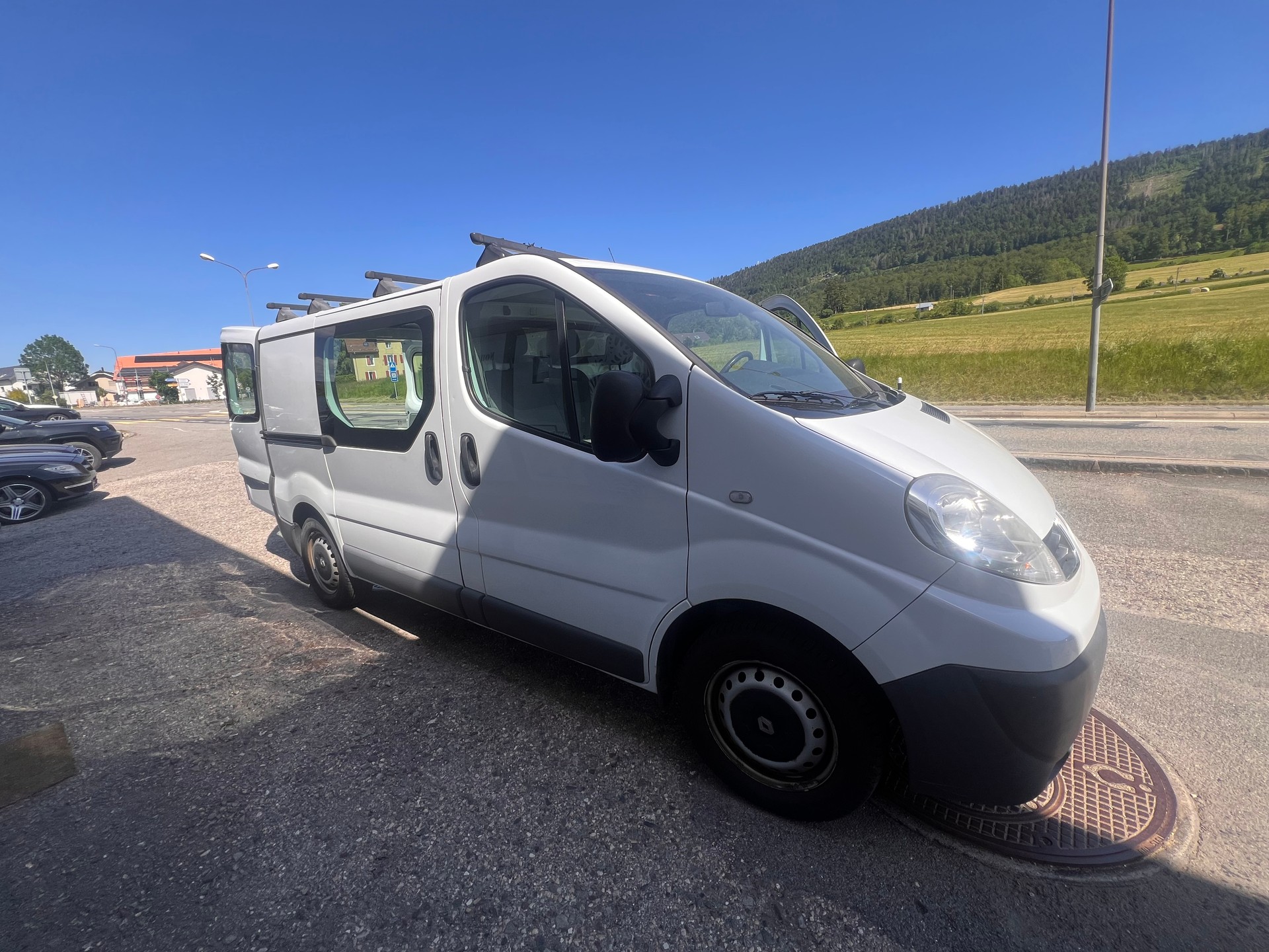 RENAULT Trafic 2.0 dCi 90 2.7t L1H1-image-12