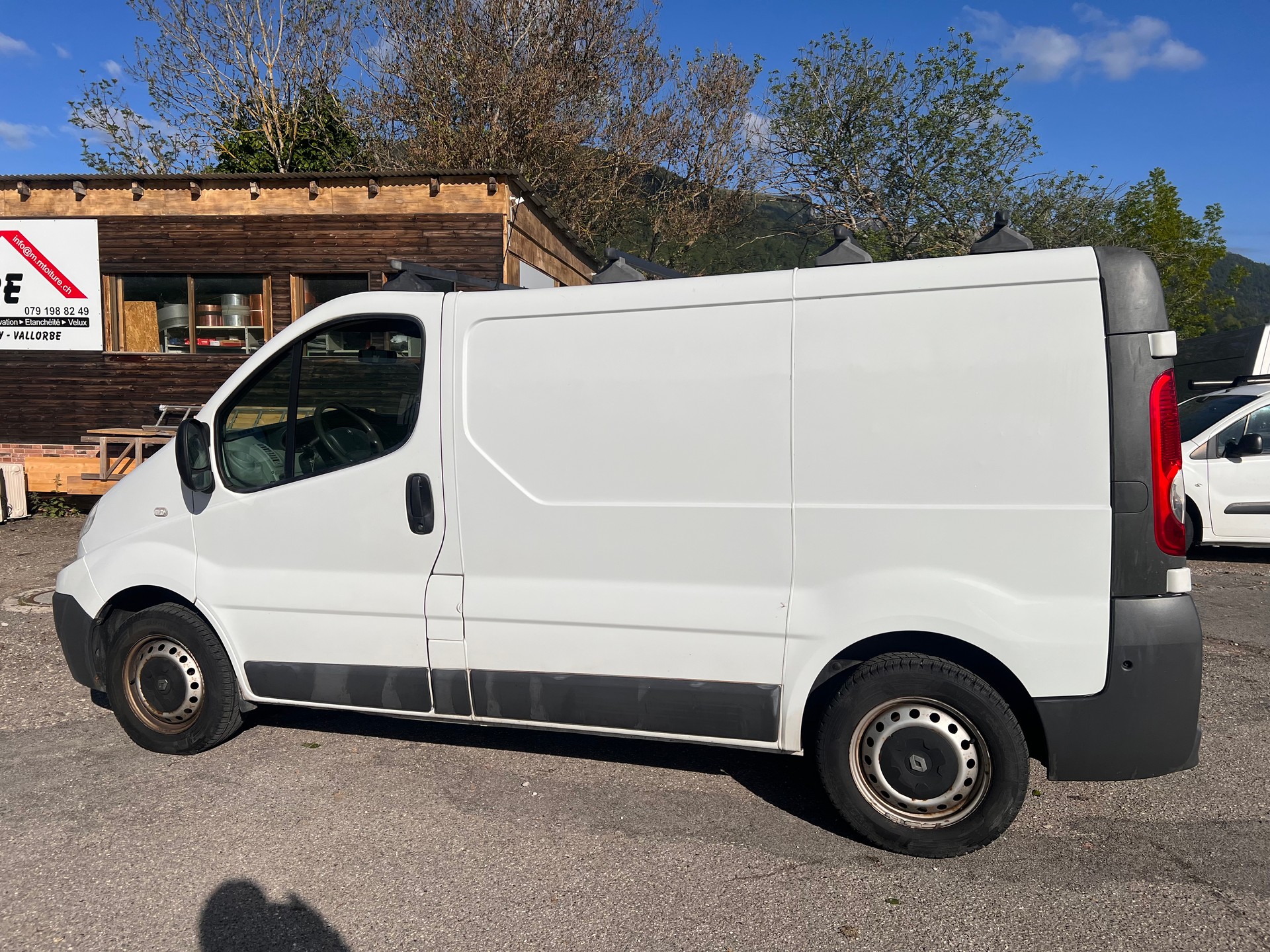 RENAULT Trafic 2.0 dCi 90 2.7t L1H1-image-11