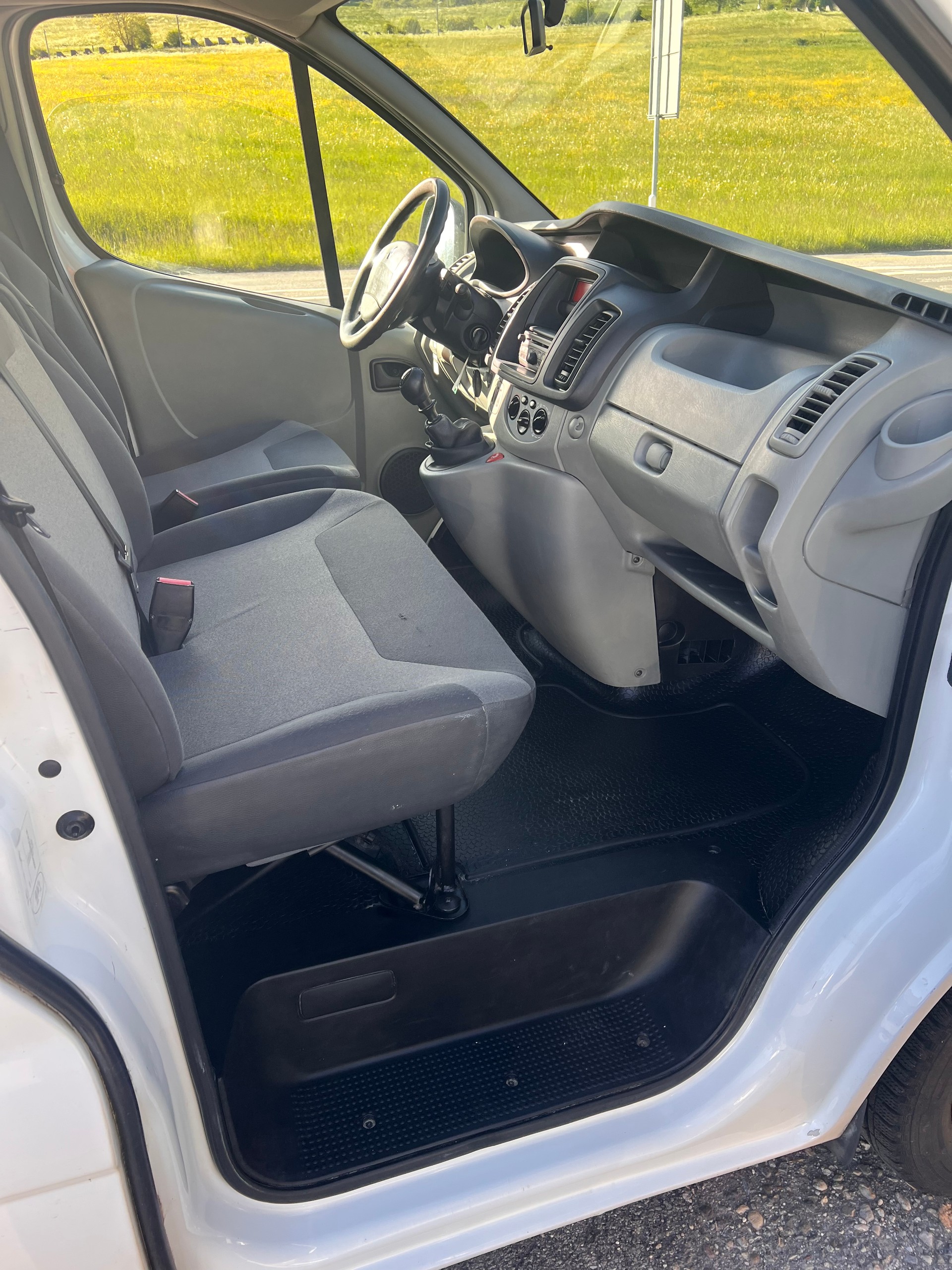 RENAULT Trafic 2.0 dCi 90 2.7t L1H1-image-7