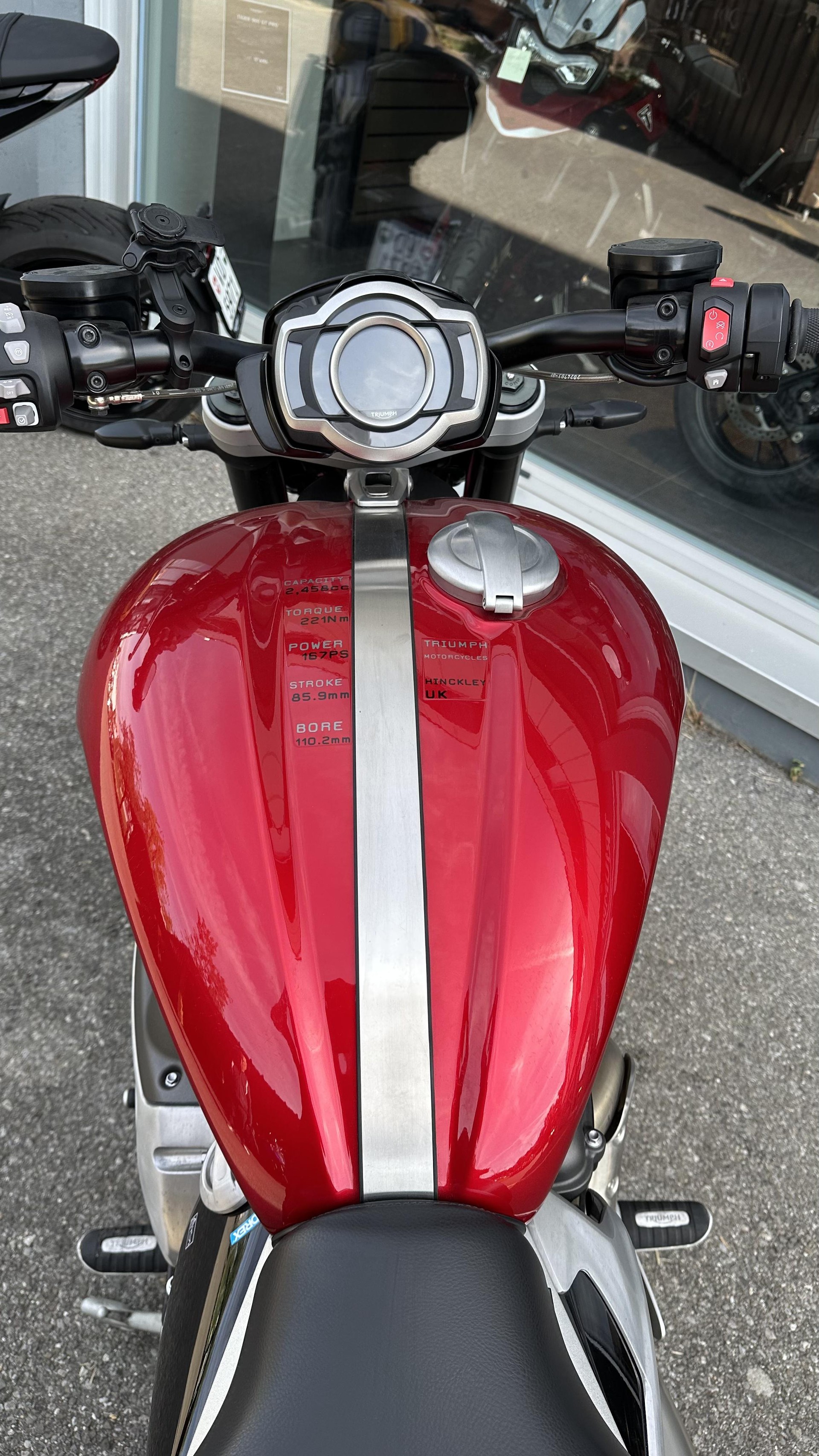 TRIUMPH Rocket 3 R Special Edition-showroom-element-2