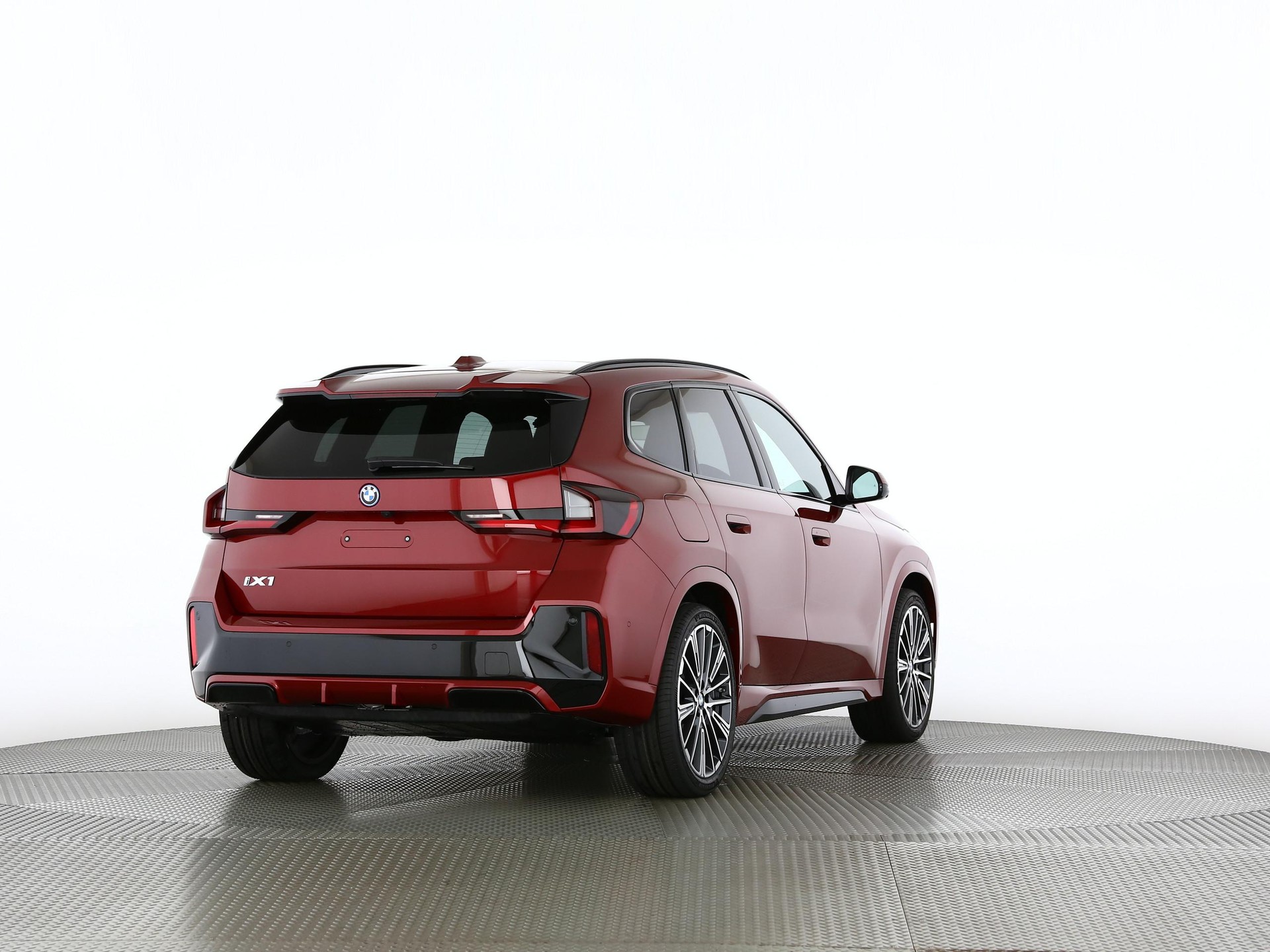 BMW iX1 30 xDrive-image-18