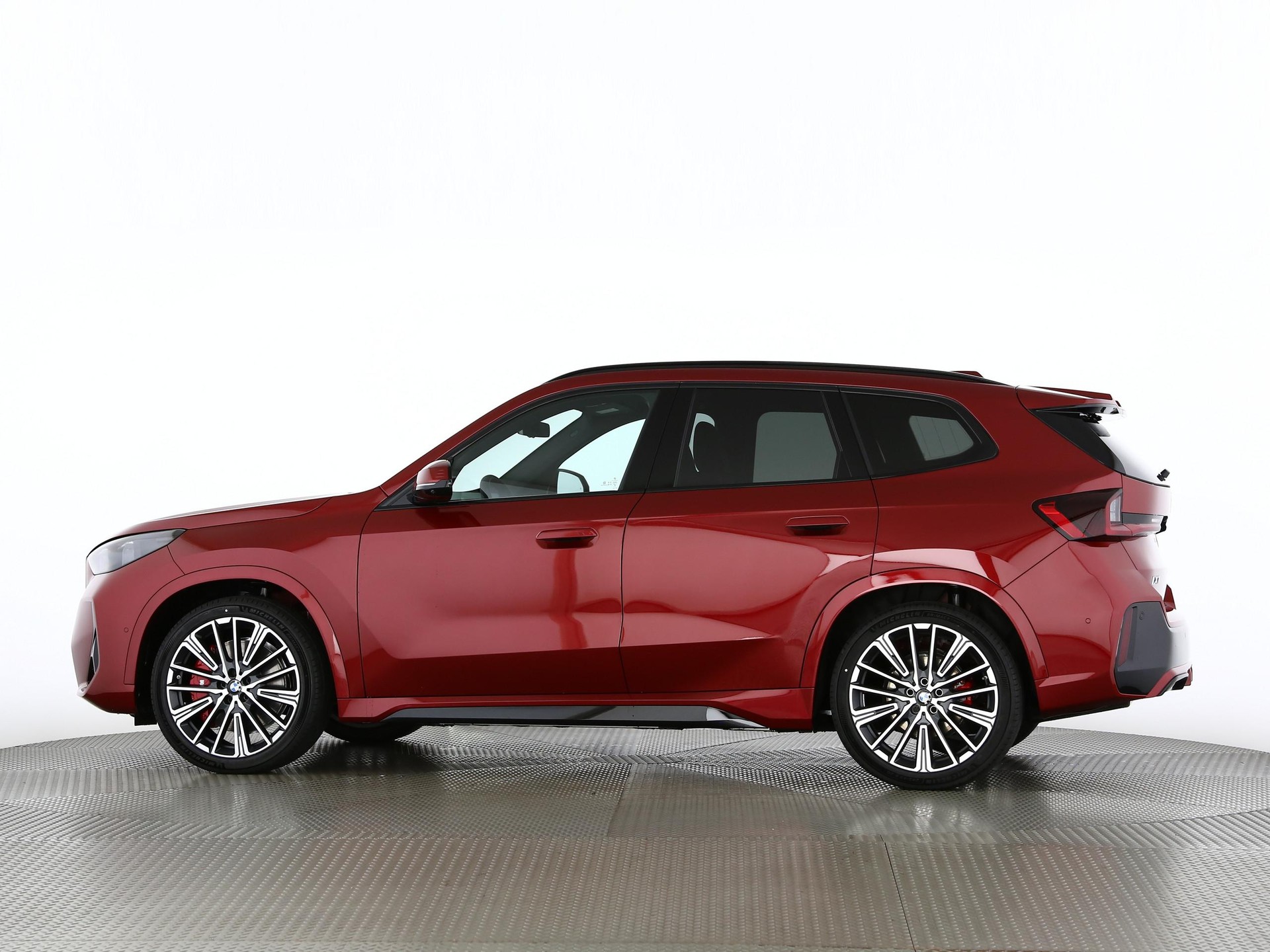 BMW iX1 30 xDrive-image-12