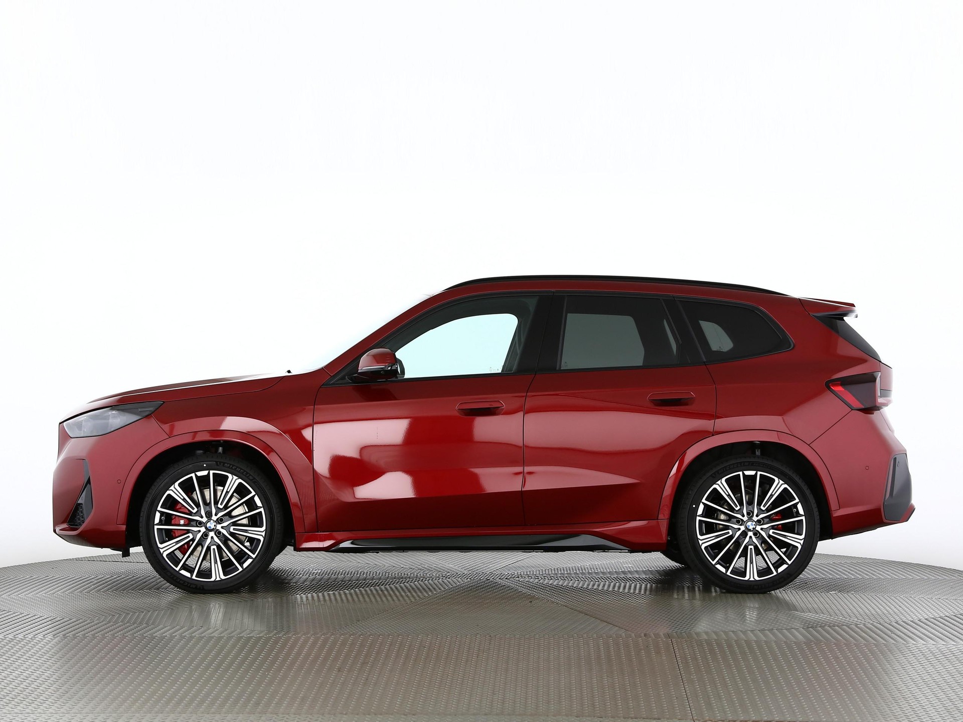BMW iX1 30 xDrive-image-11
