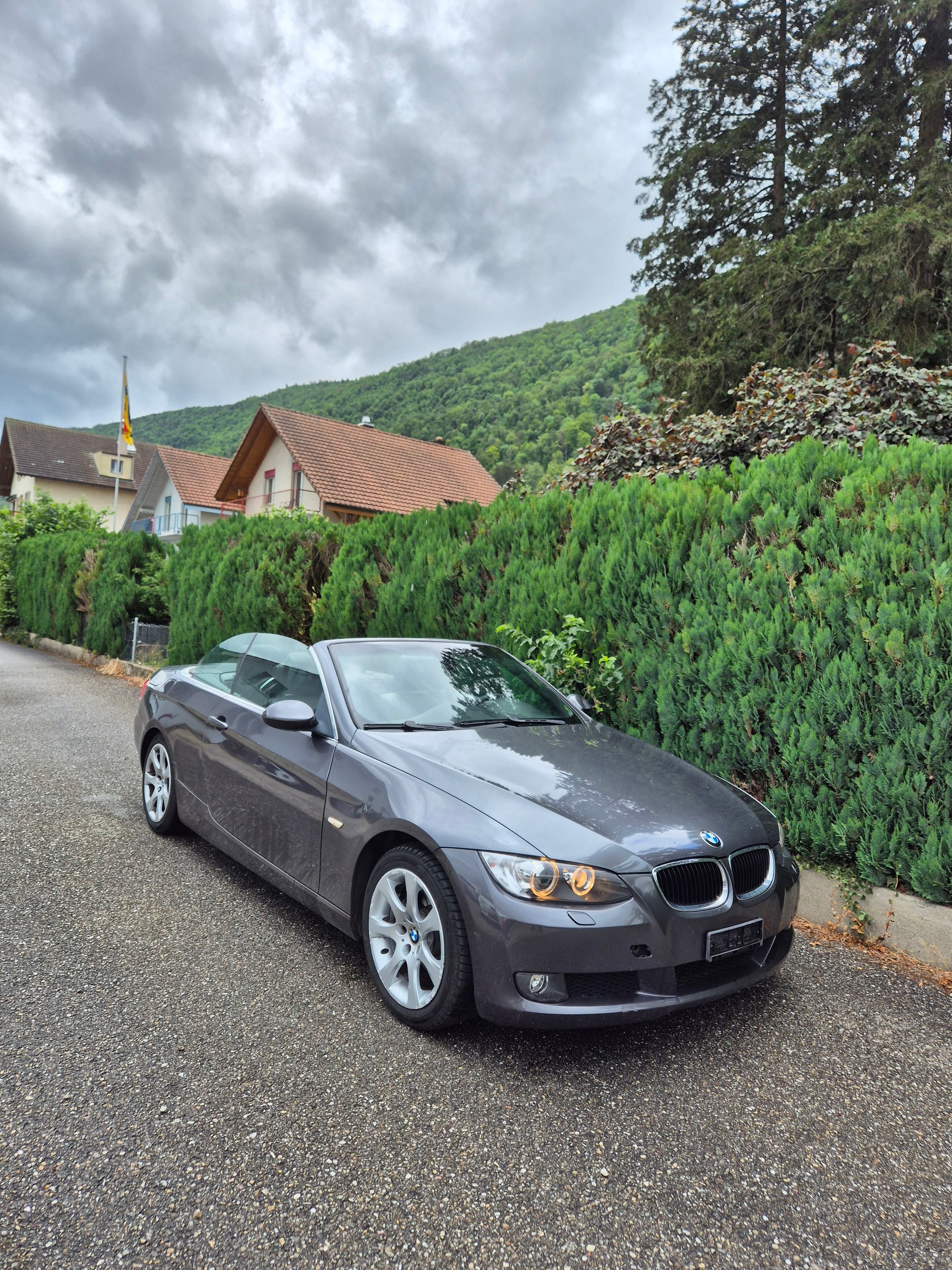 BMW 320i Cabriolet-image-3