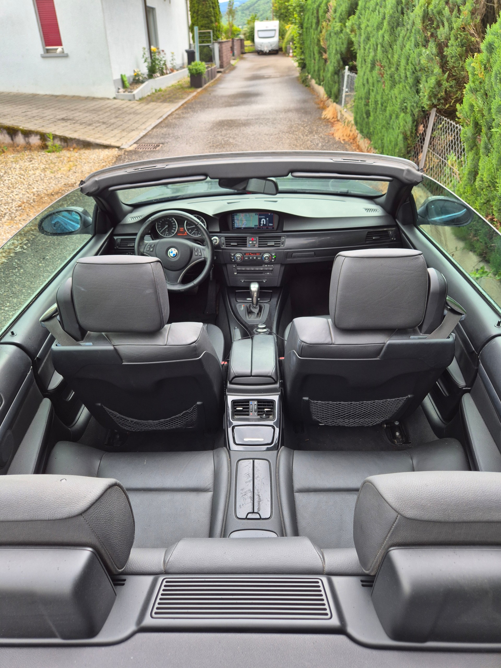 BMW 320i Cabriolet-image-2