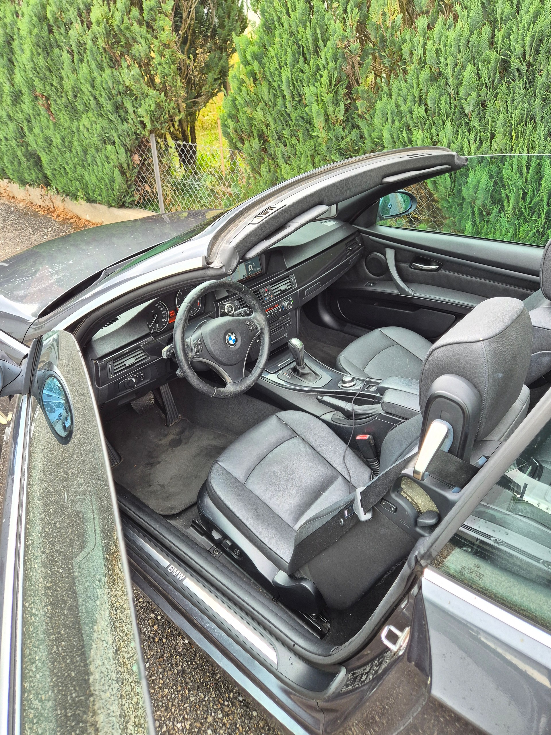 BMW 320i Cabriolet-image-11