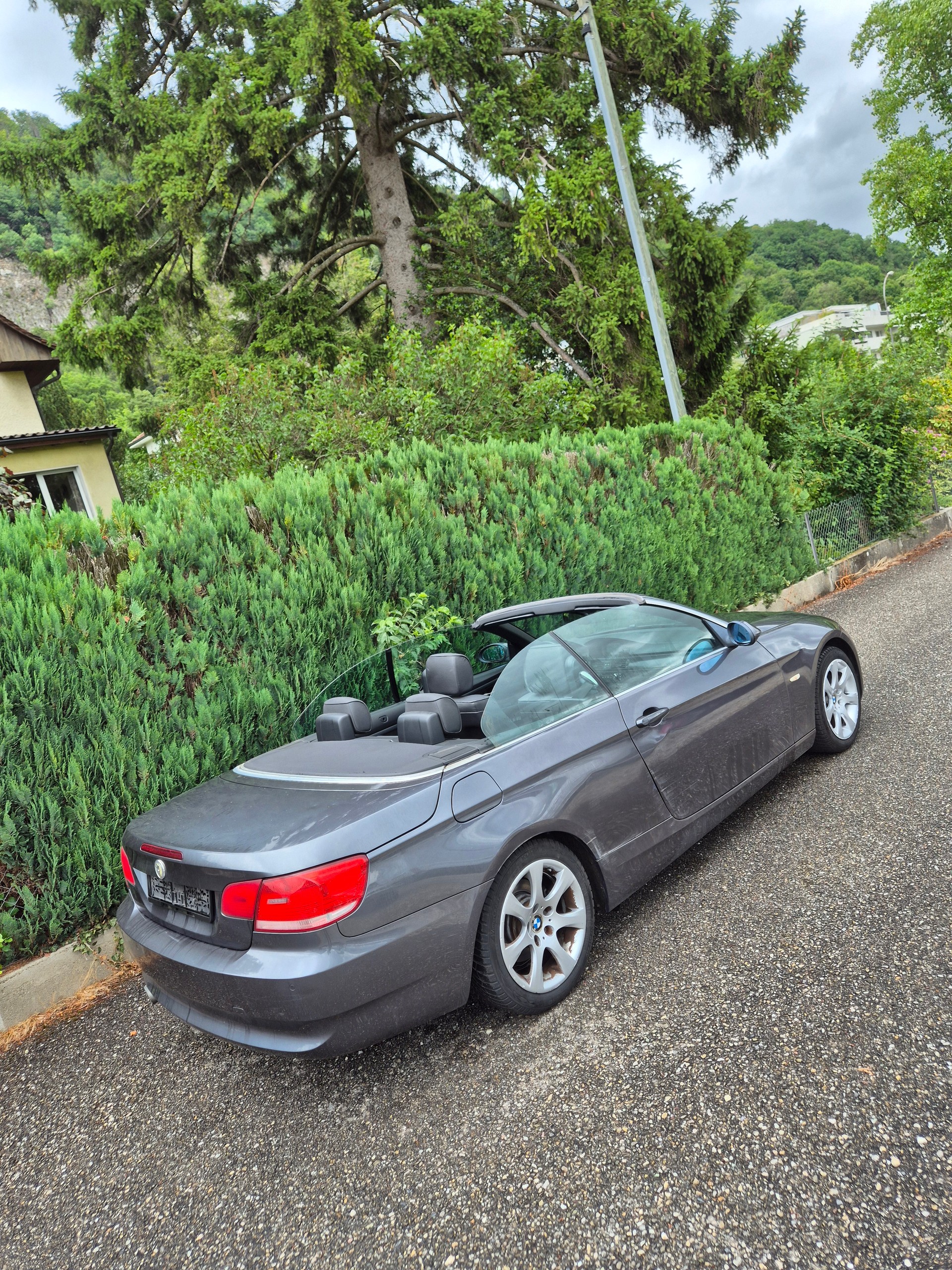BMW 320i Cabriolet-image-5