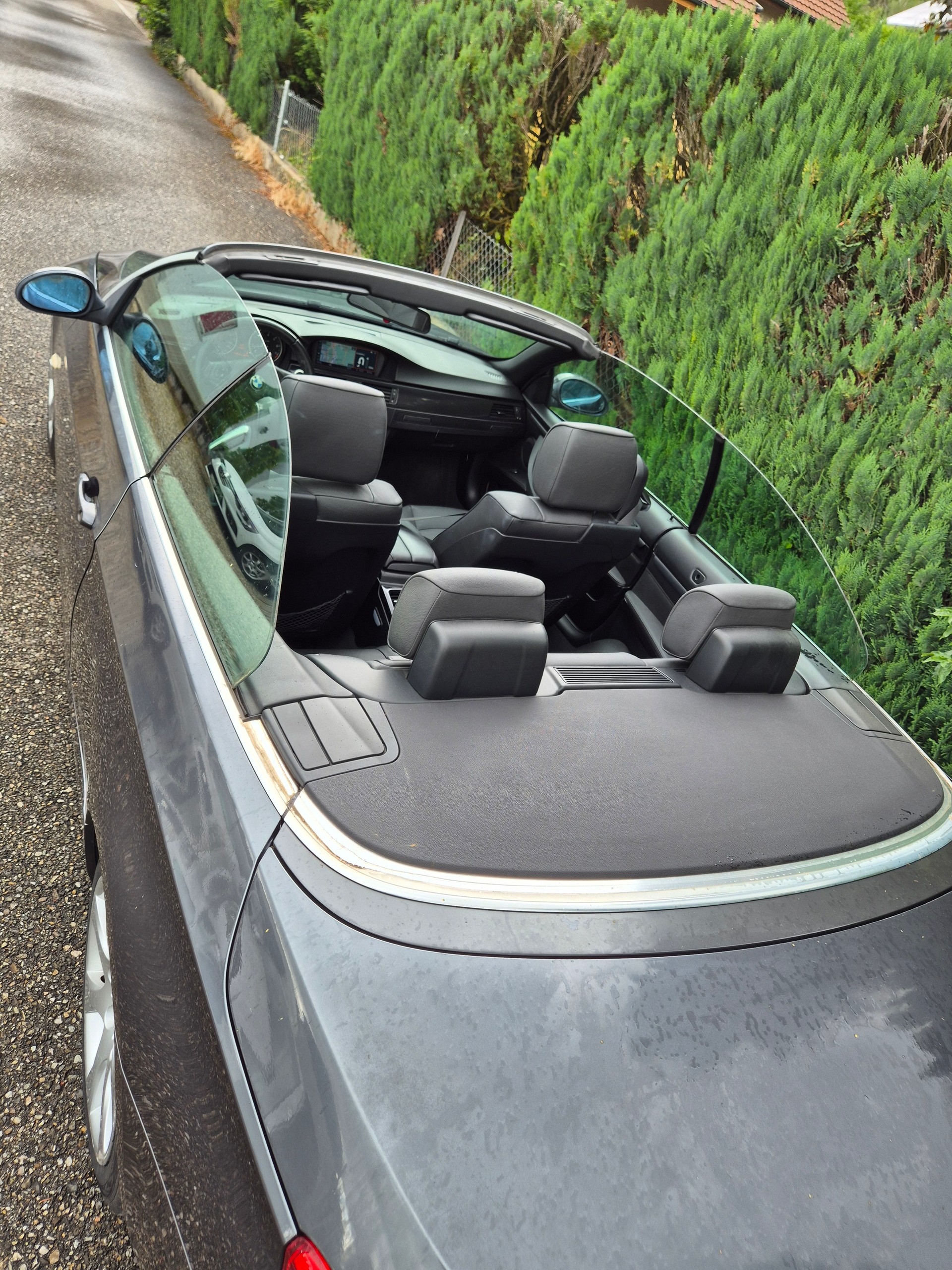 BMW 320i Cabriolet-image-15