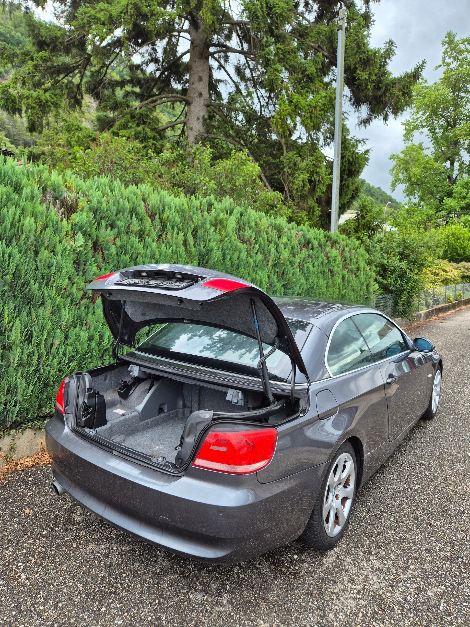 BMW 320i Cabriolet-image-6