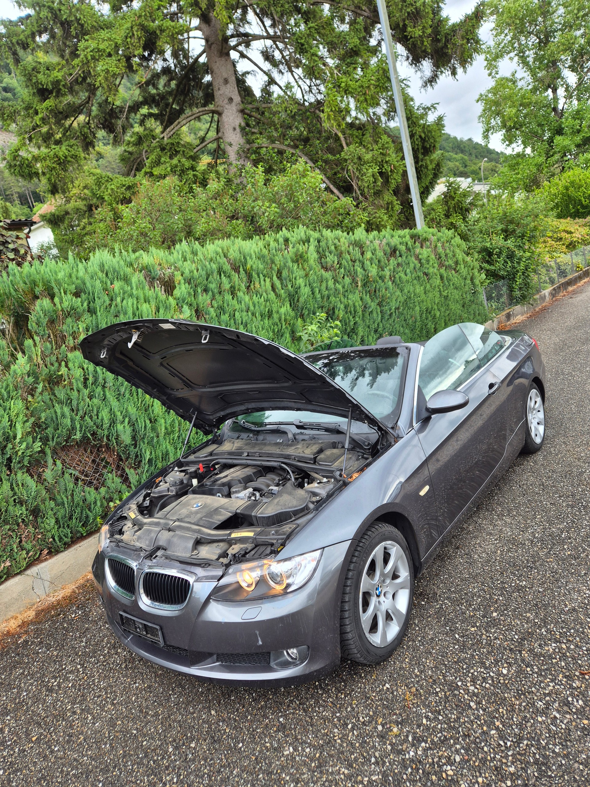 BMW 320i Cabriolet-image-8