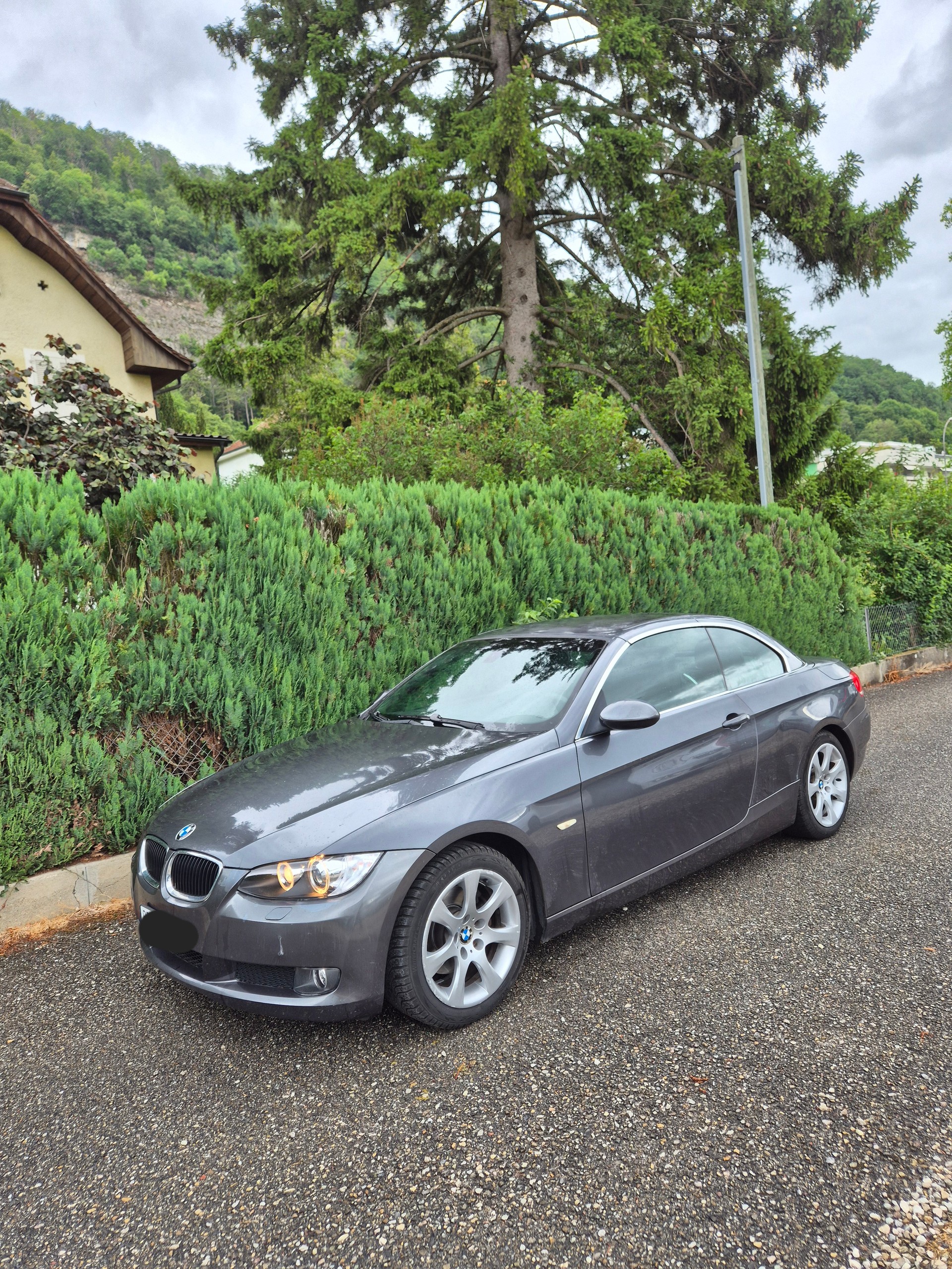 BMW 320i Cabriolet-image-7