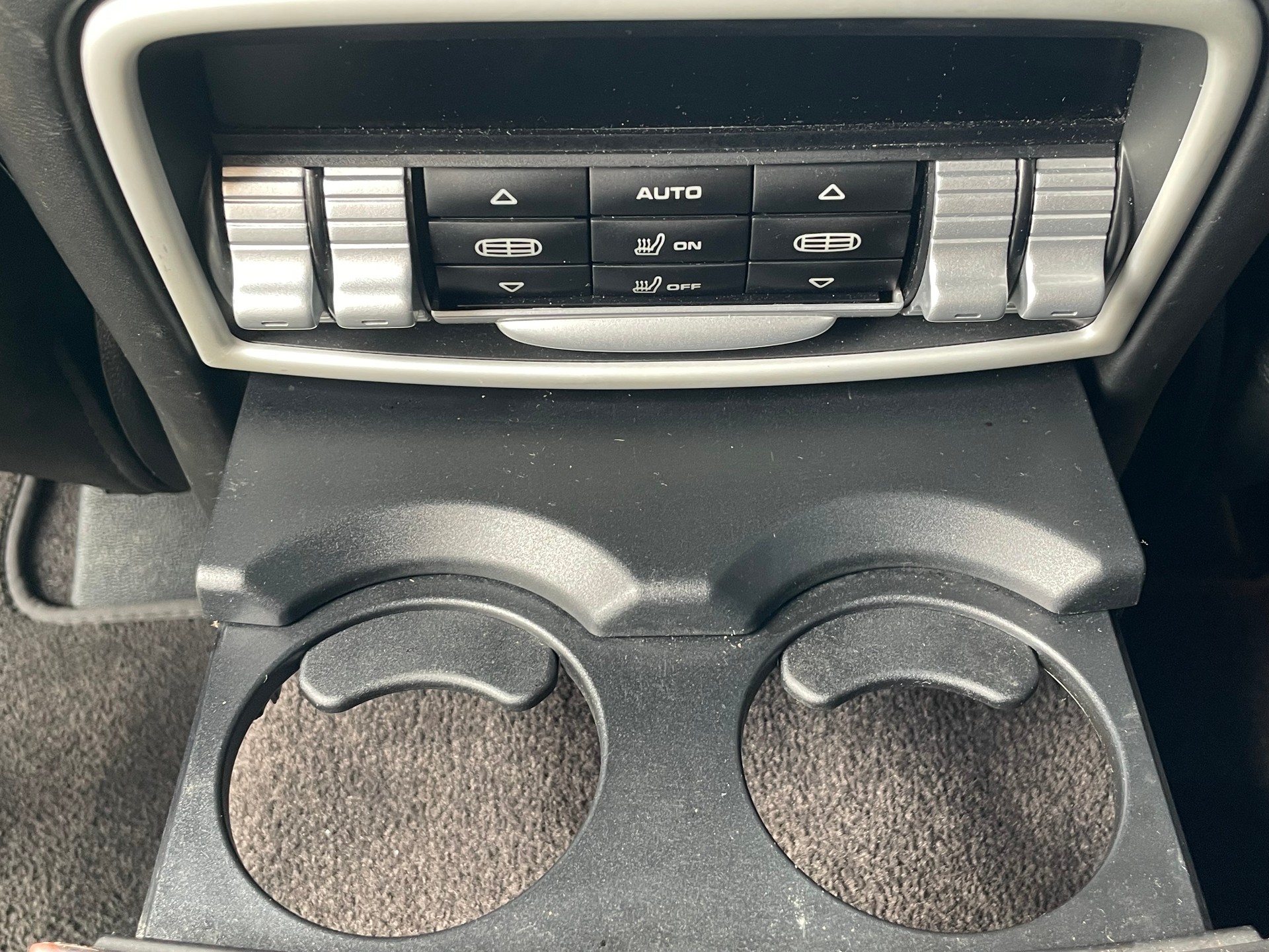 PORSCHE Cayenne Turbo-image-15