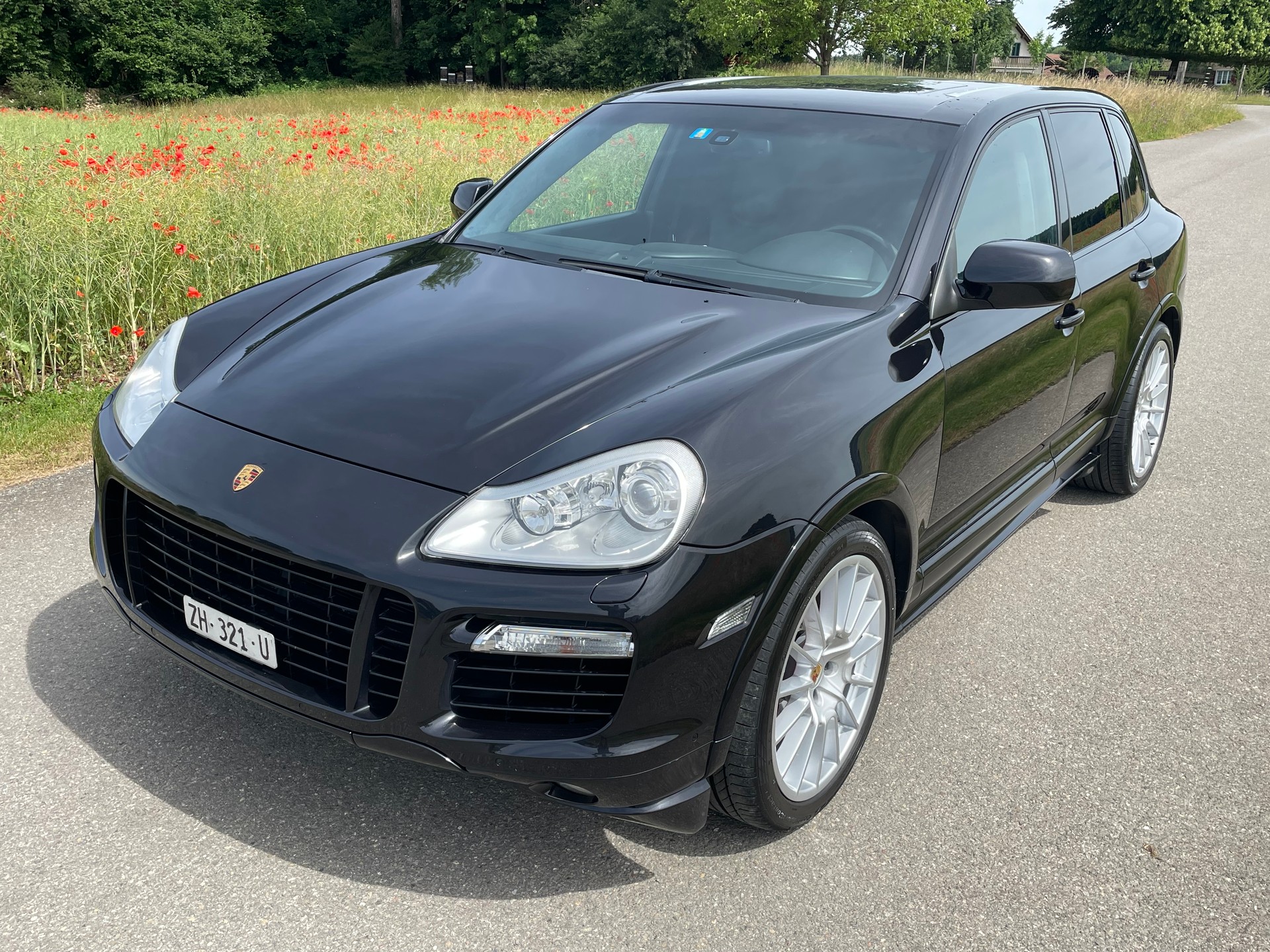 PORSCHE Cayenne Turbo-showroom-element-1