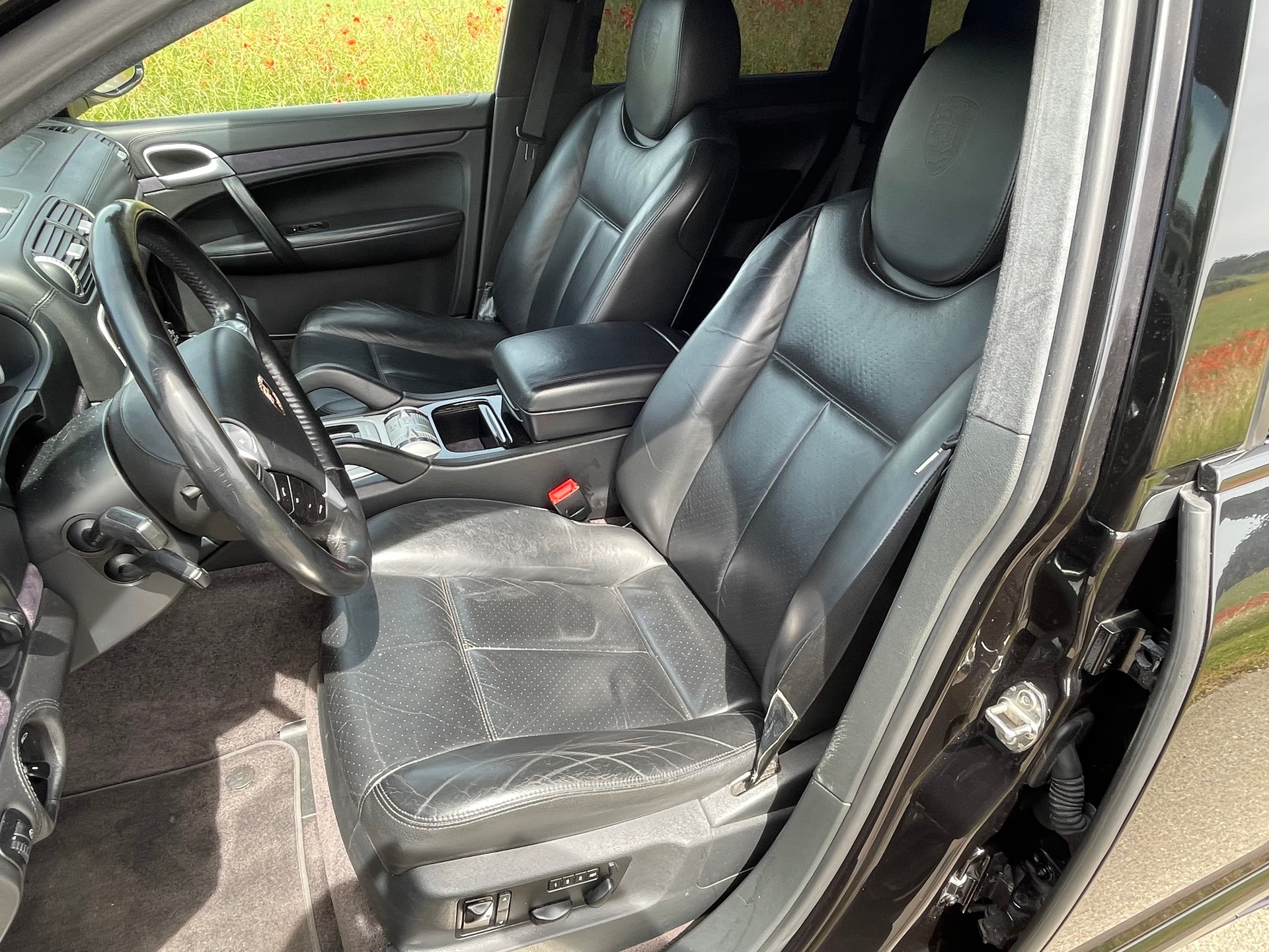 PORSCHE Cayenne Turbo-image-11