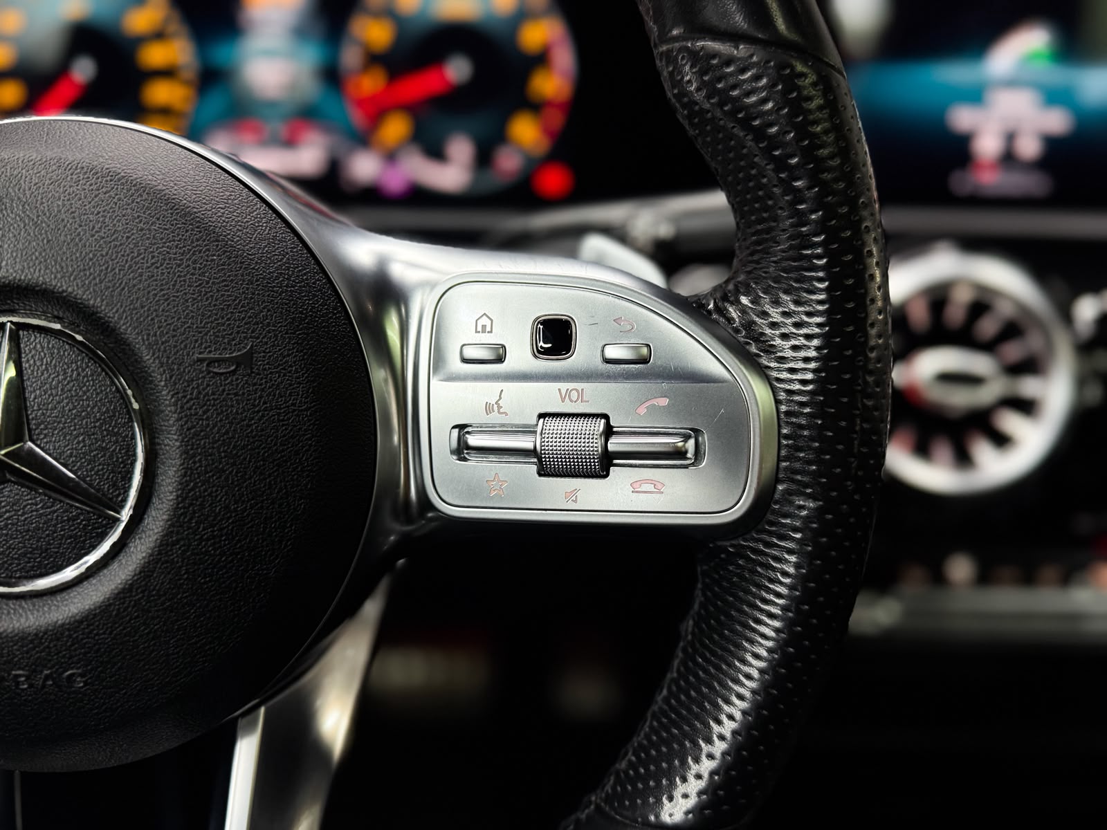MERCEDES-BENZ CLA 250 4Matic AMG Line 7G-DCT-image-13