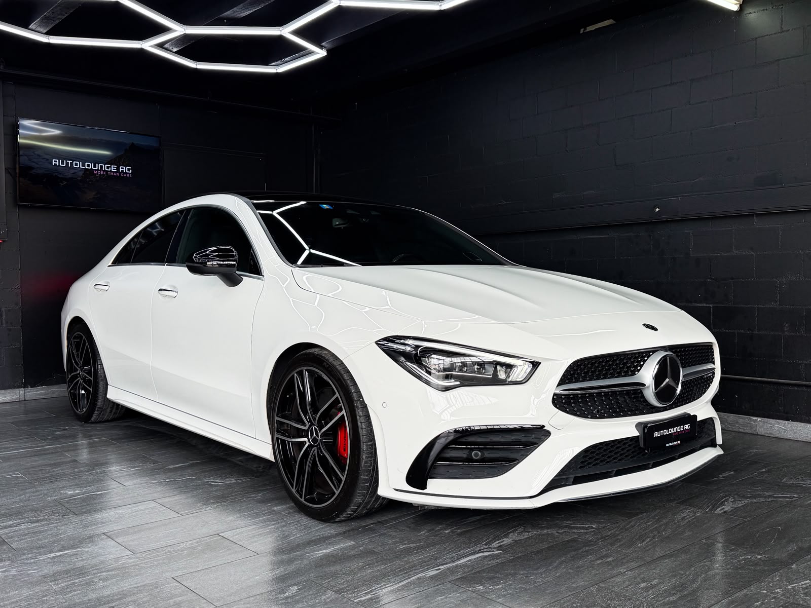 MERCEDES-BENZ CLA 250 4Matic AMG Line 7G-DCT-showroom-element-3