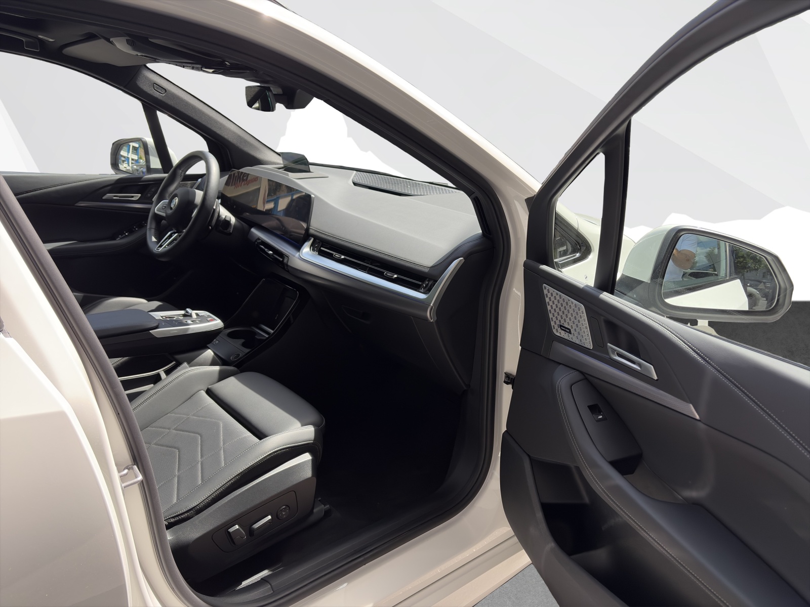 BMW 223i xDrive Active Tourer-image-16