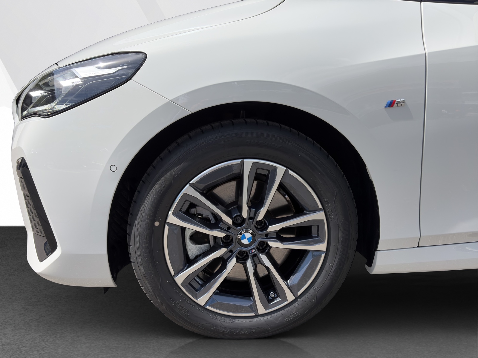 BMW 223i xDrive Active Tourer-image-21