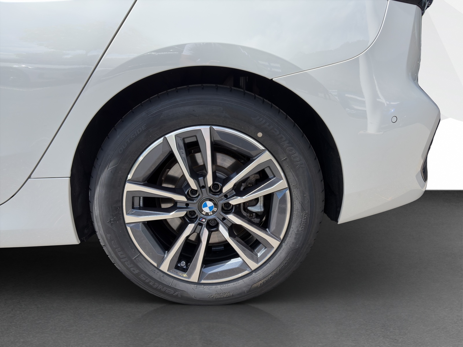 BMW 223i xDrive Active Tourer-image-22