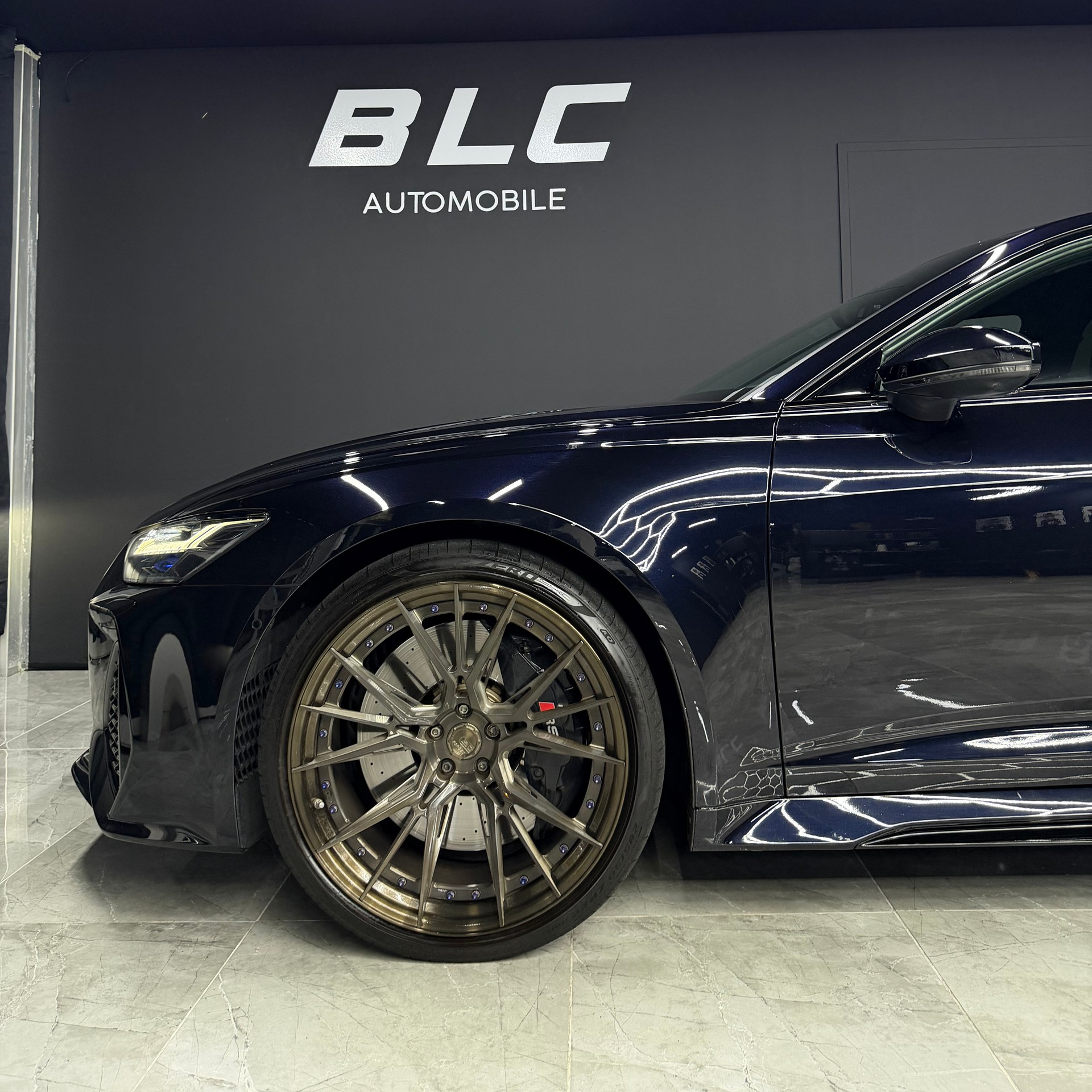 AUDI RS6 Avant 4.0 TFSI V8 quattro-image-3