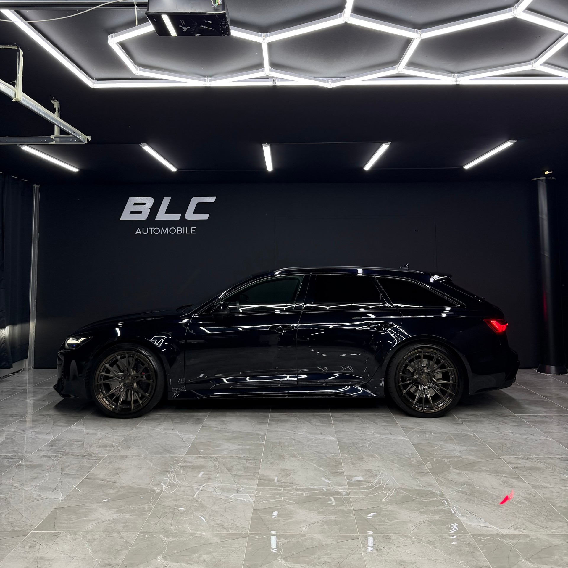 AUDI RS6 Avant 4.0 TFSI V8 quattro-image-2