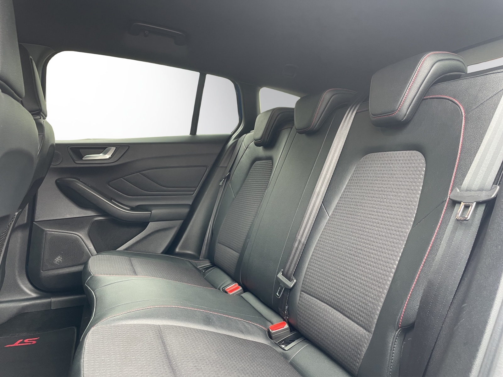 FORD Focus 2.0 TDCi ST Line Automatic-image-11