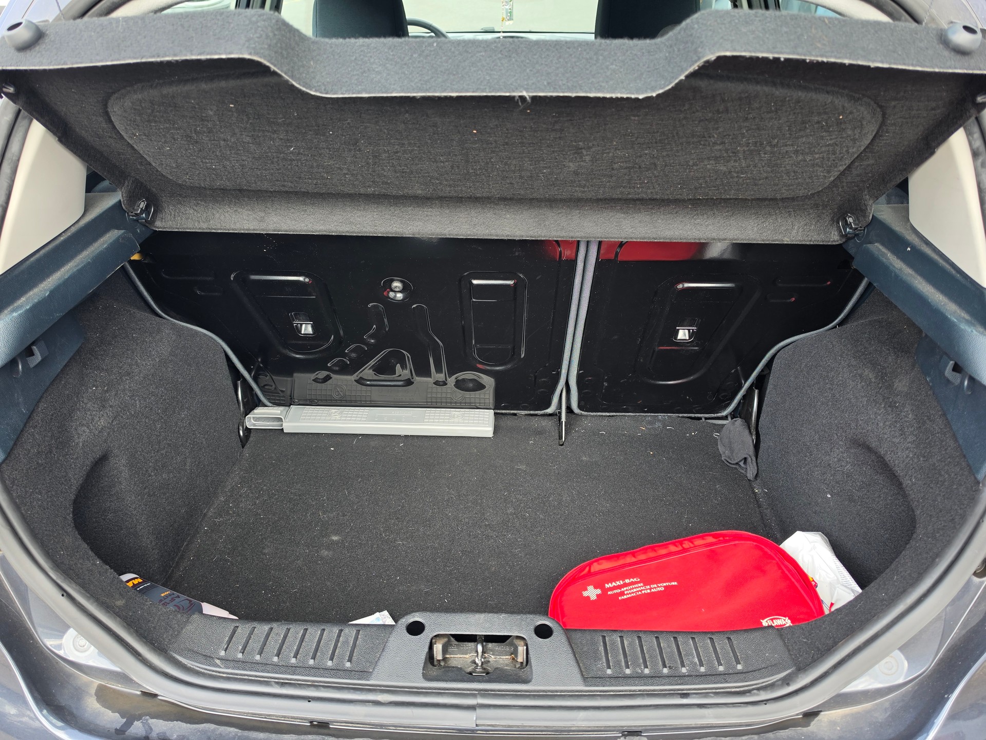 FORD Fiesta 1.4 16V Titanium Automatic-image-6