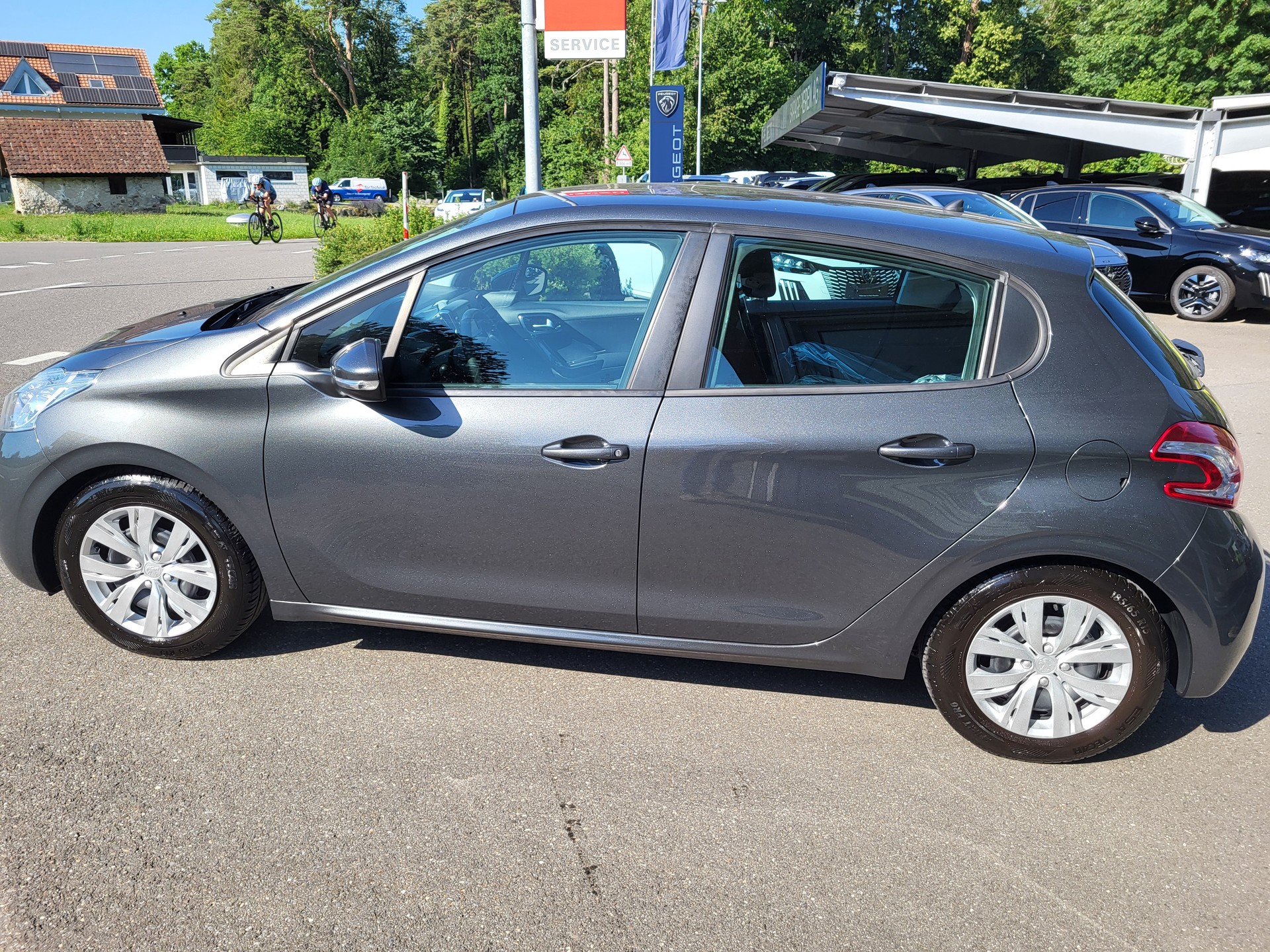 PEUGEOT 208 1.4 VTI Active-image-2