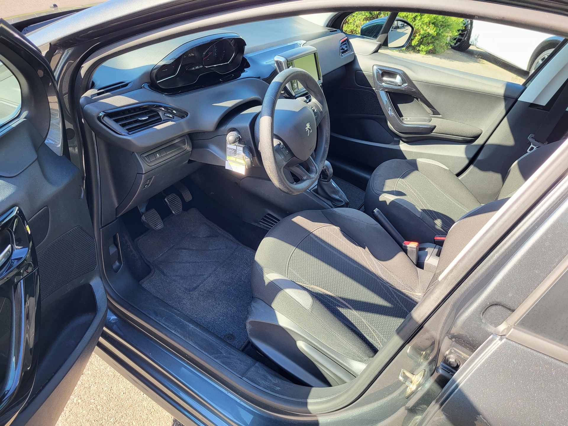PEUGEOT 208 1.4 VTI Active-image-4