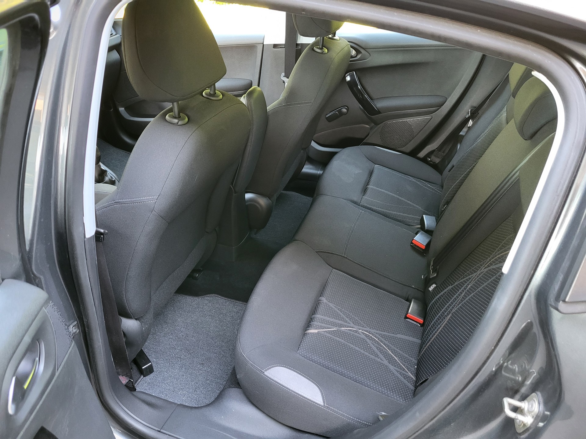 PEUGEOT 208 1.4 VTI Active-image-8
