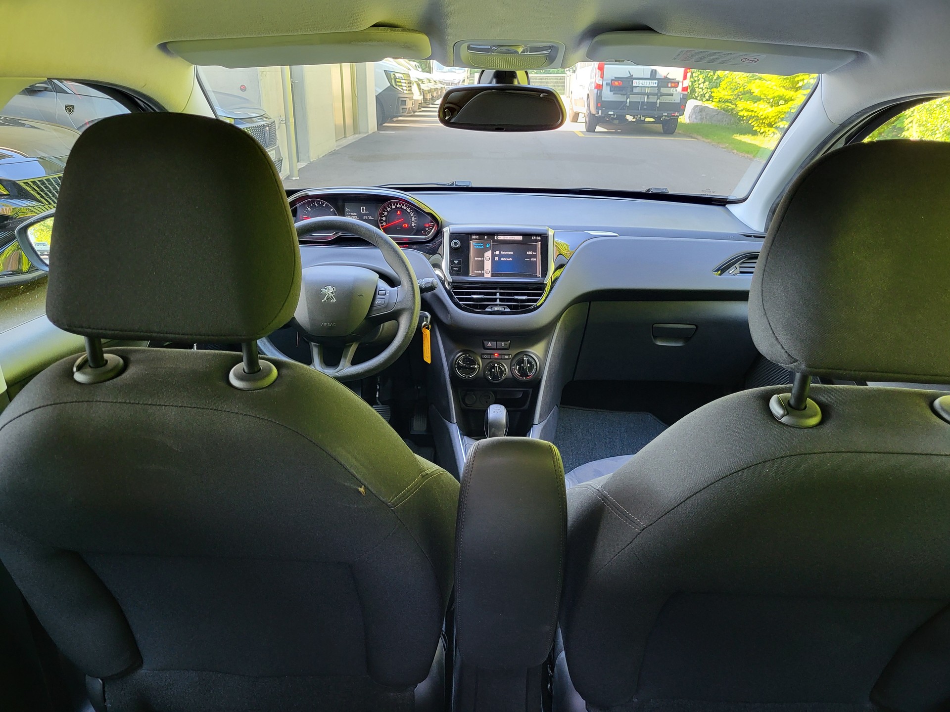 PEUGEOT 208 1.4 VTI Active-image-10