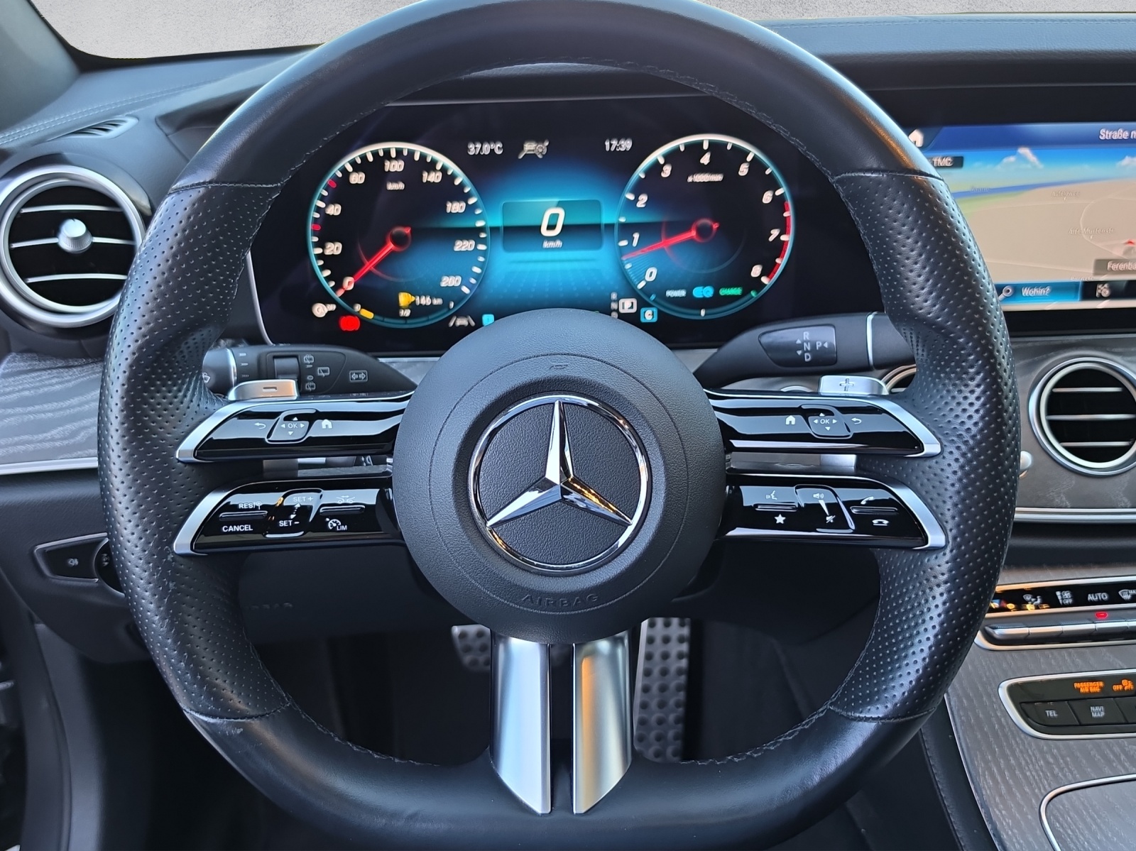 MERCEDES-BENZ E 450 T 4Matic AMG Line 9G-Tronic-image-11