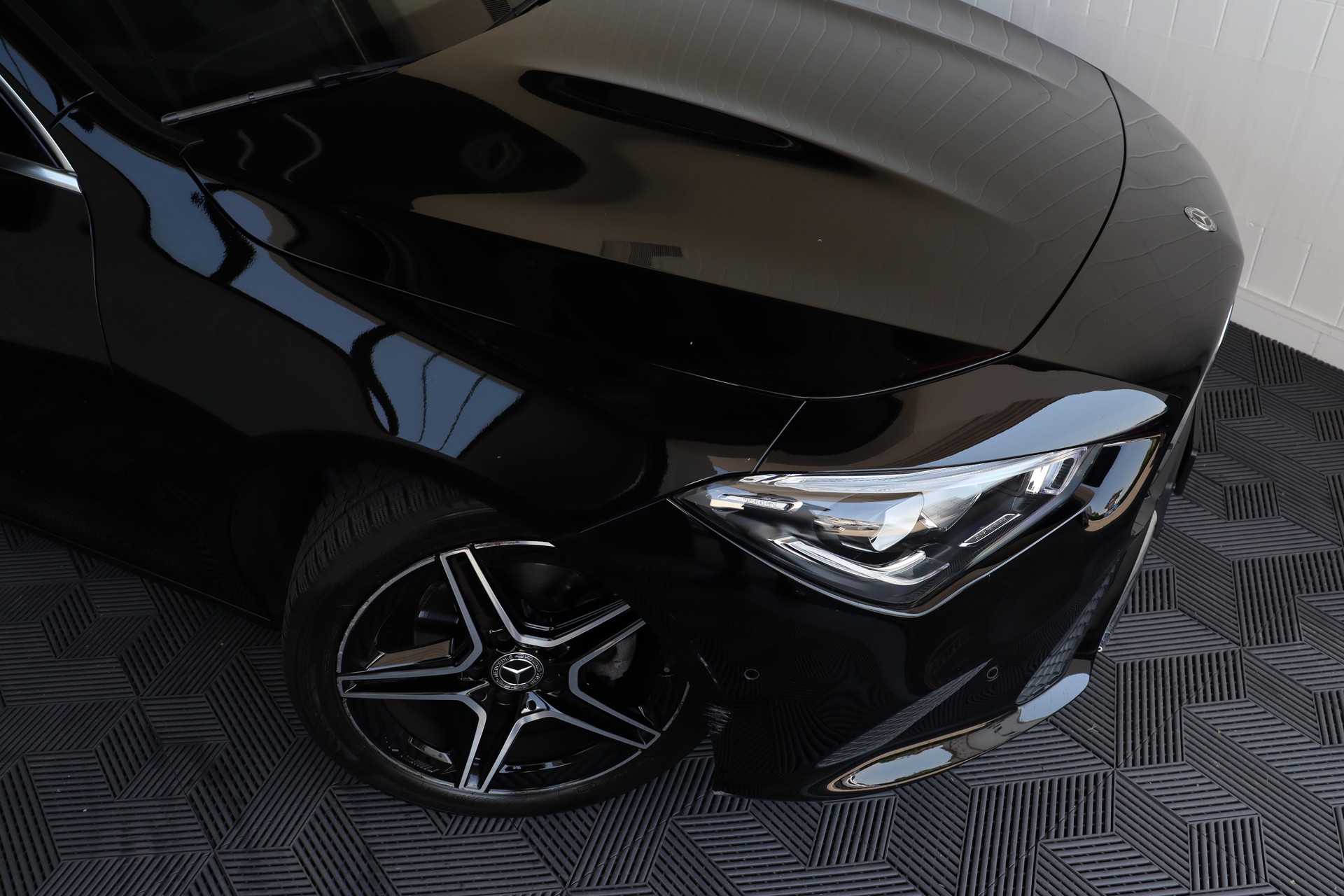 MERCEDES-BENZ CLA 180 Progressive 7G-DCT-showroom-element-3