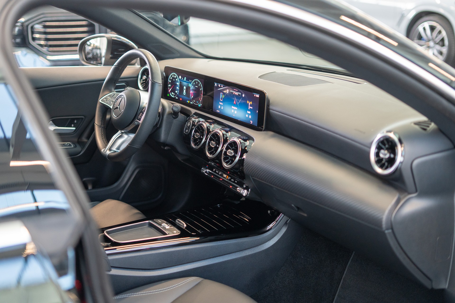 MERCEDES-BENZ CLA 180 Progressive / Facelift / Rückfahrkamera / Sitzheizung-image-15