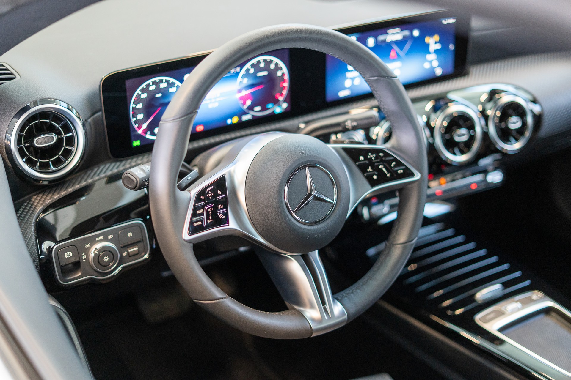 MERCEDES-BENZ CLA 180 Progressive / Facelift / Rückfahrkamera / Sitzheizung-image-10