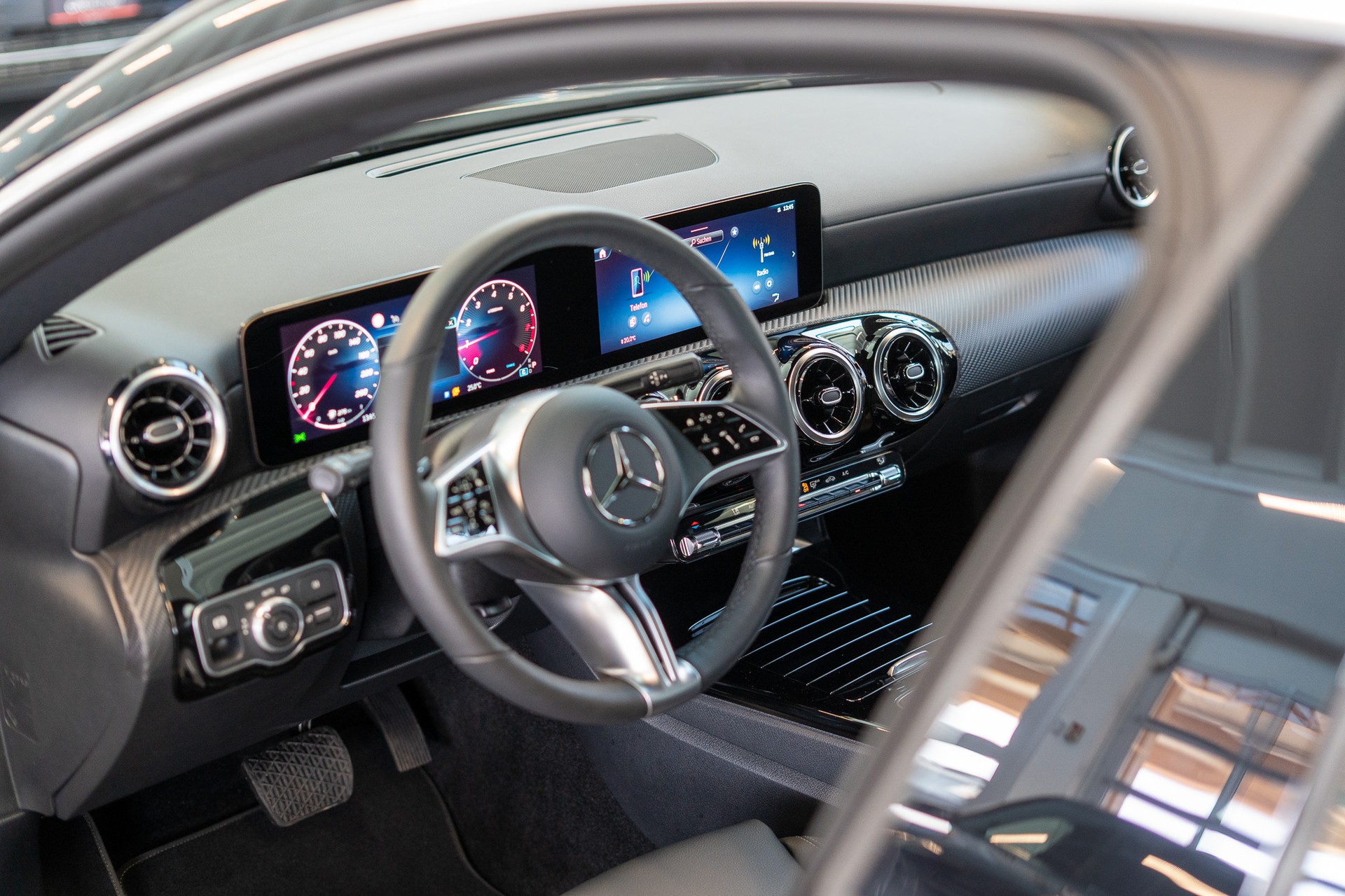 MERCEDES-BENZ CLA 180 Progressive / Facelift / Rückfahrkamera / Sitzheizung-image-9