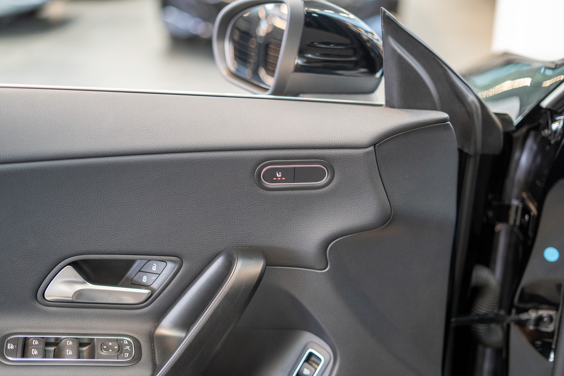 MERCEDES-BENZ CLA 180 Progressive / Facelift / Rückfahrkamera / Sitzheizung-image-11
