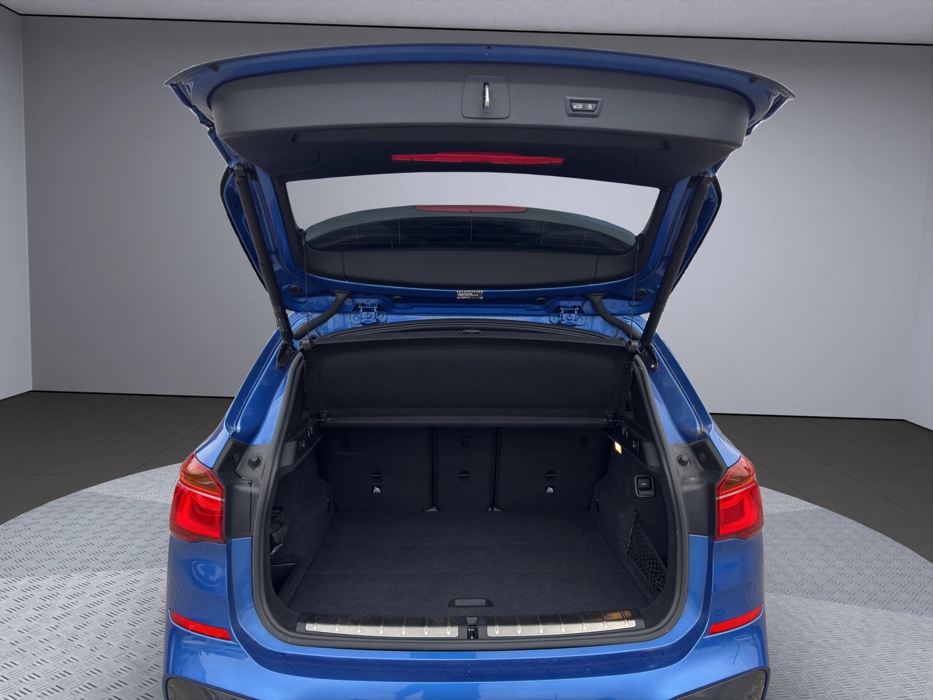 BMW X1 xDrive M Sport Swiss Edition-image-14