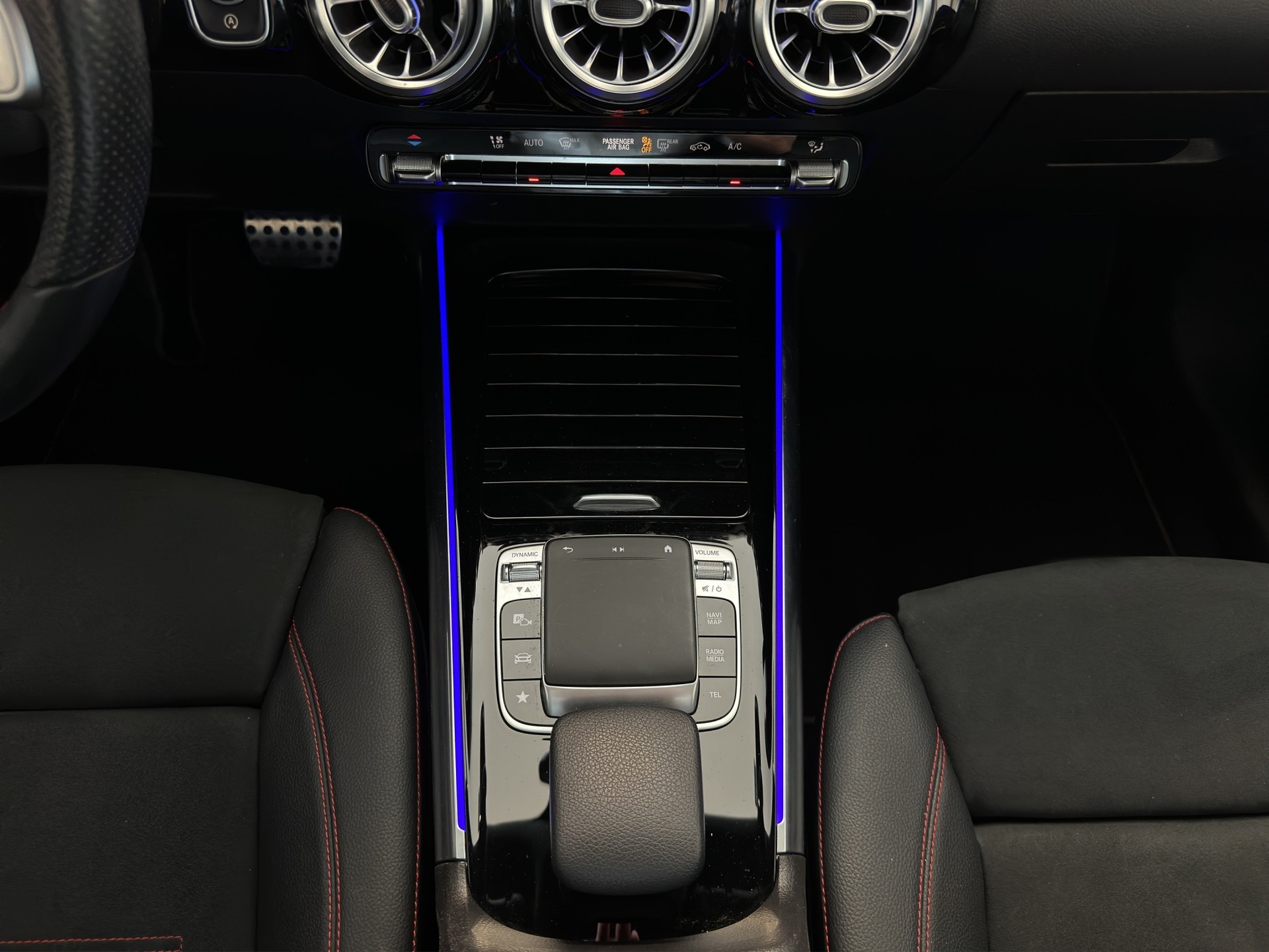 MERCEDES-BENZ B 220 4Matic AMG Line 7G-DCT-image-16